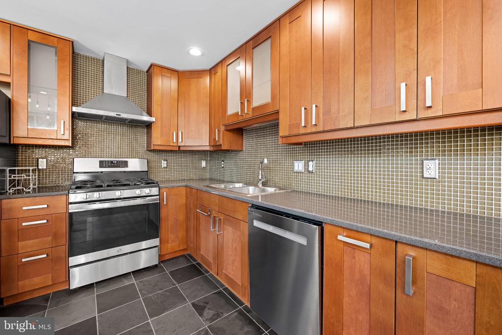 2105 SOUTHCLIFF DRIVE