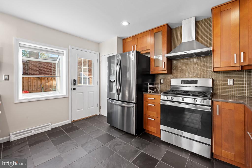 2105 SOUTHCLIFF DRIVE