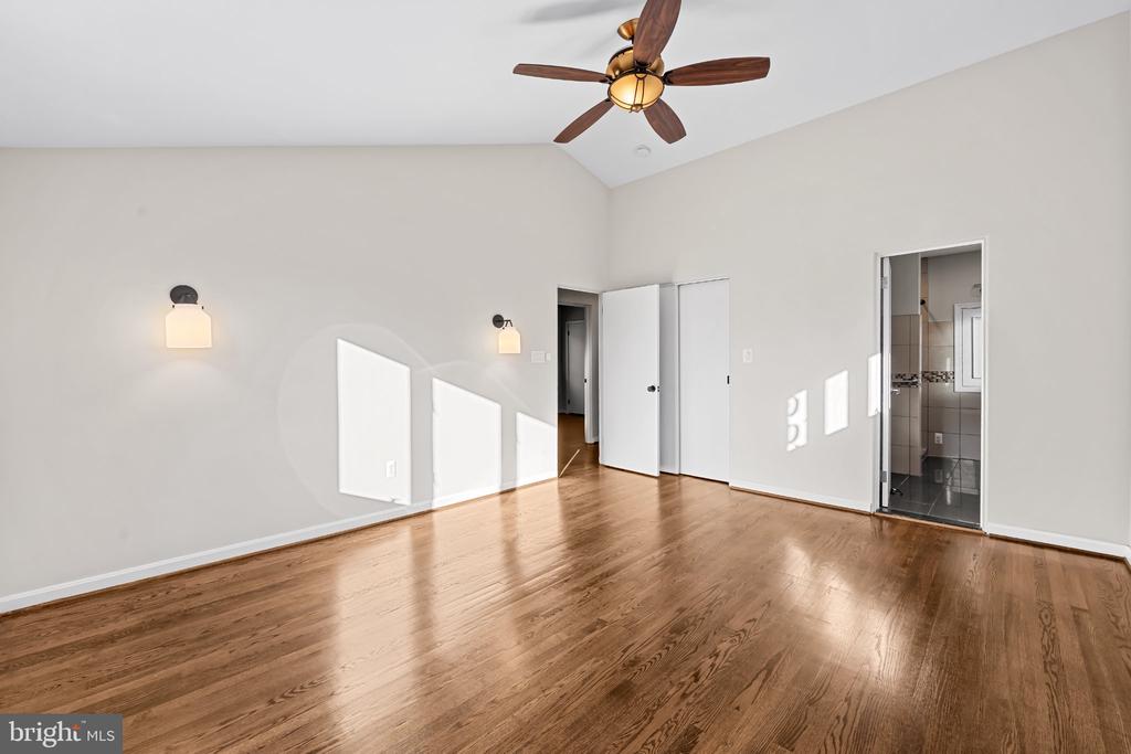 2105 SOUTHCLIFF DRIVE