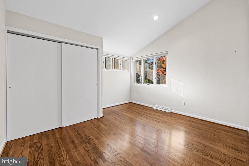 2105 SOUTHCLIFF DRIVE