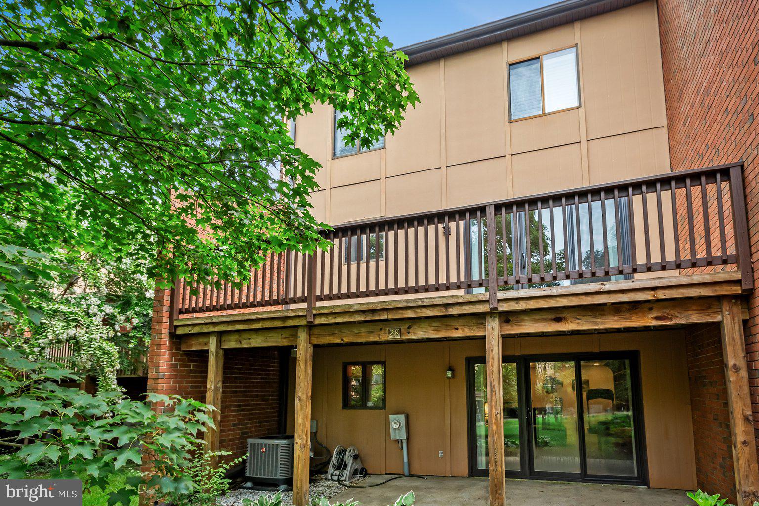 28 LACOSTA COURT