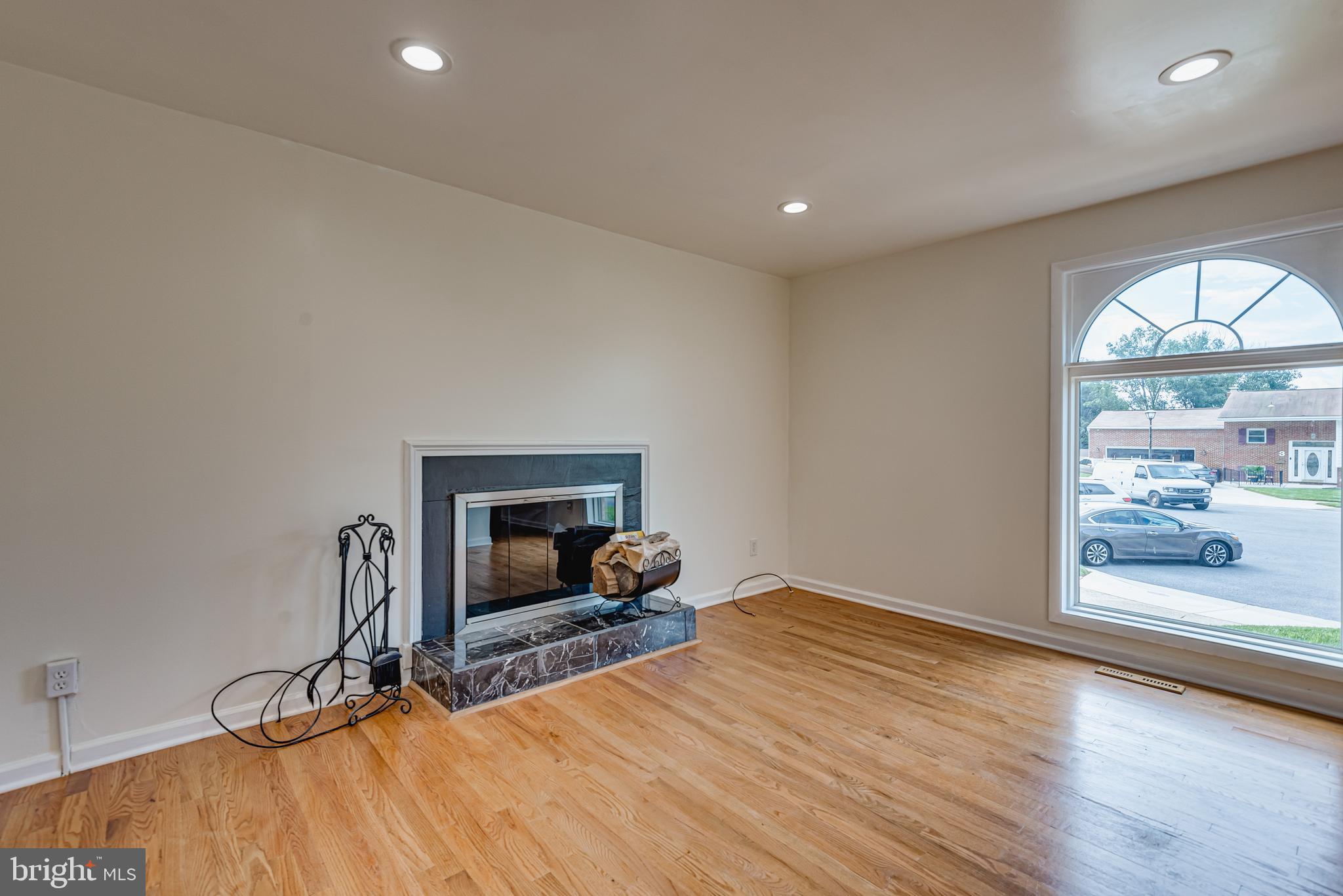 4 Newbridge COURT