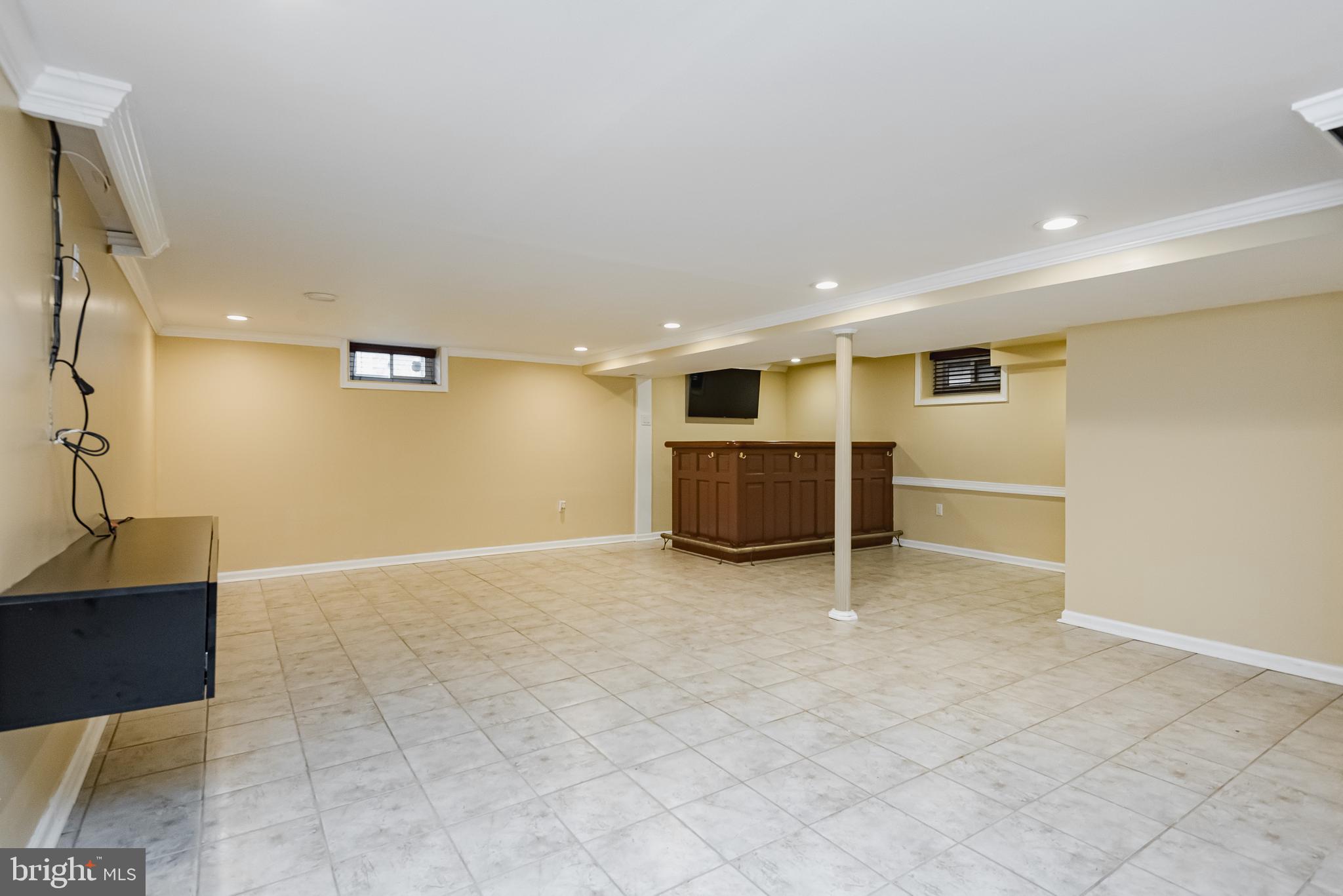 4 Newbridge COURT