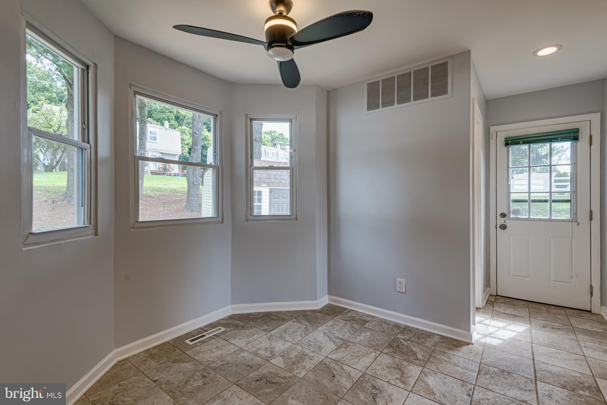 4 Newbridge COURT