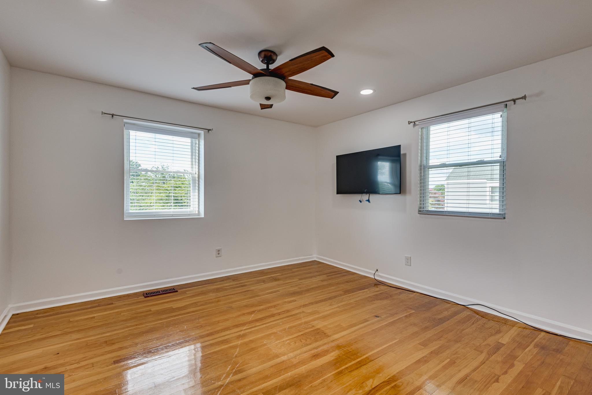 4 Newbridge COURT