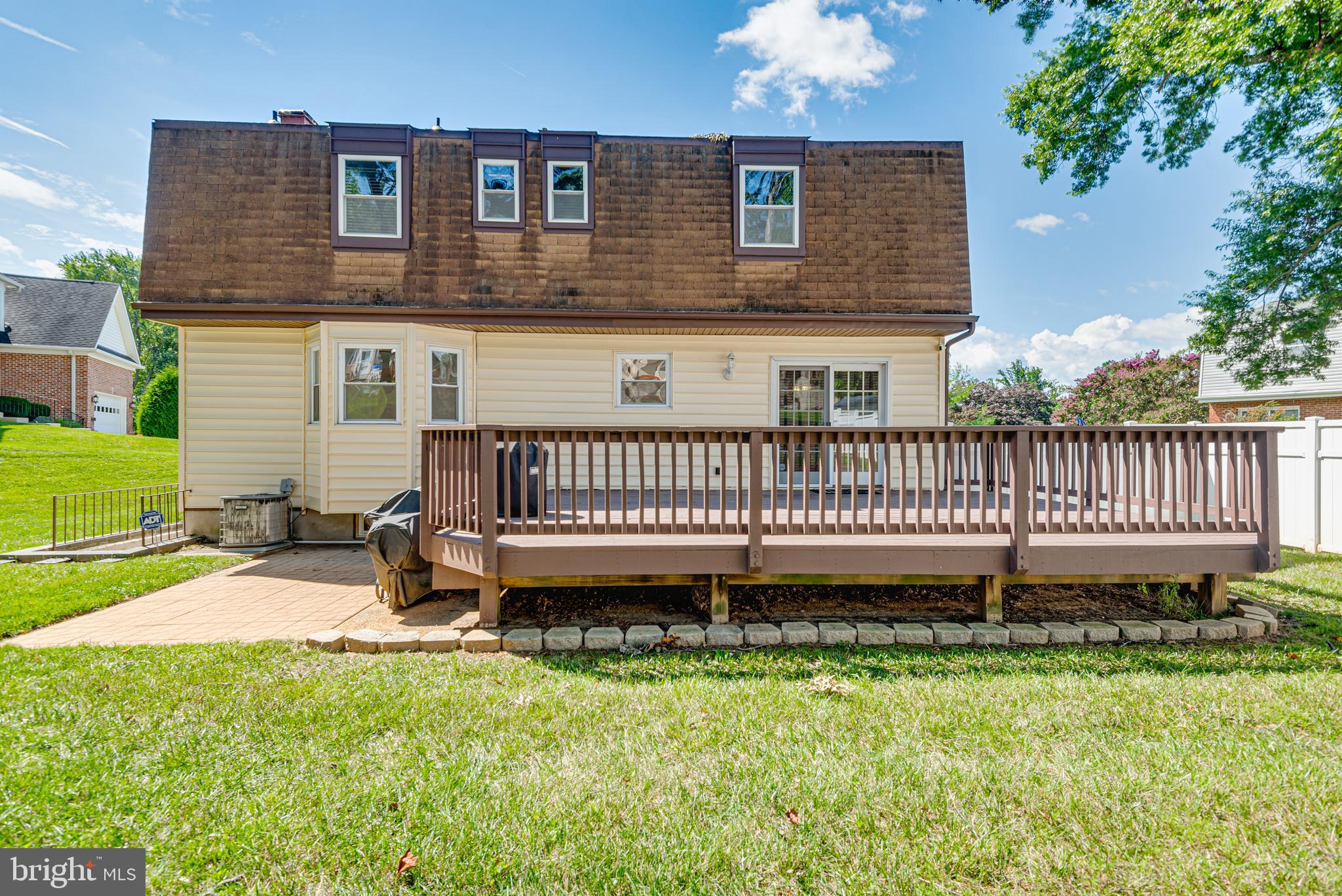 4 Newbridge COURT