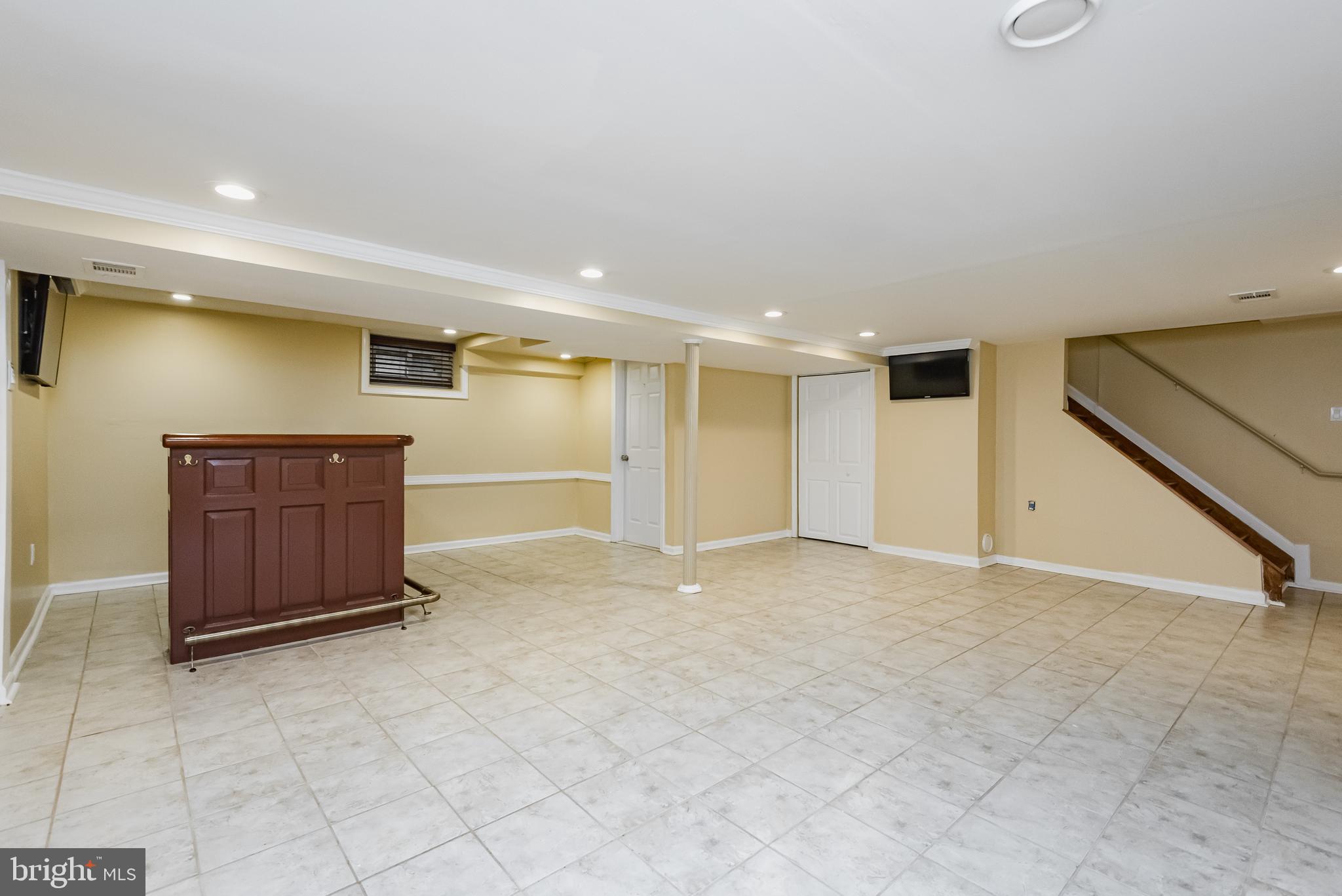 4 Newbridge COURT