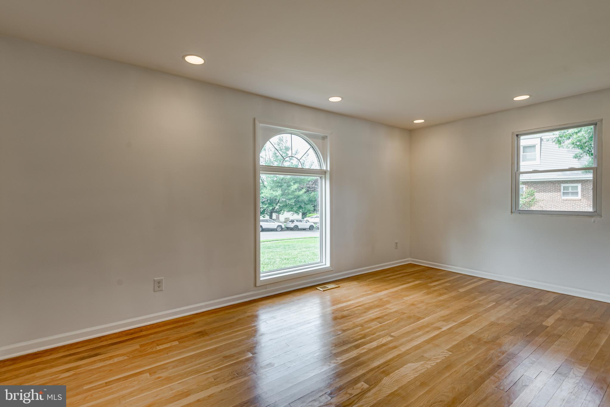 4 Newbridge COURT