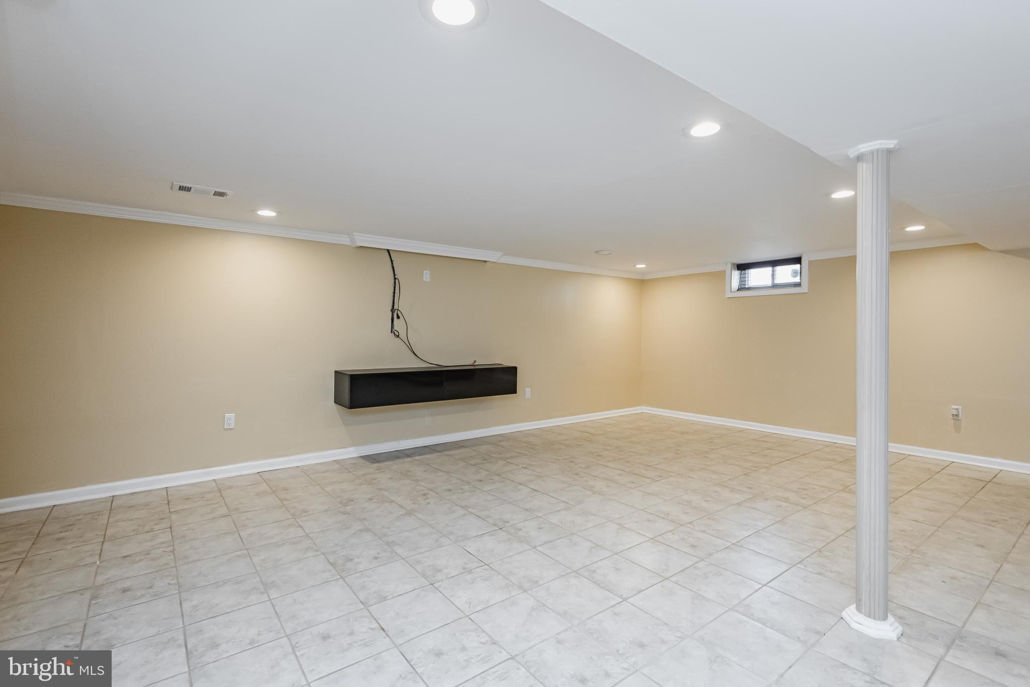 4 Newbridge COURT