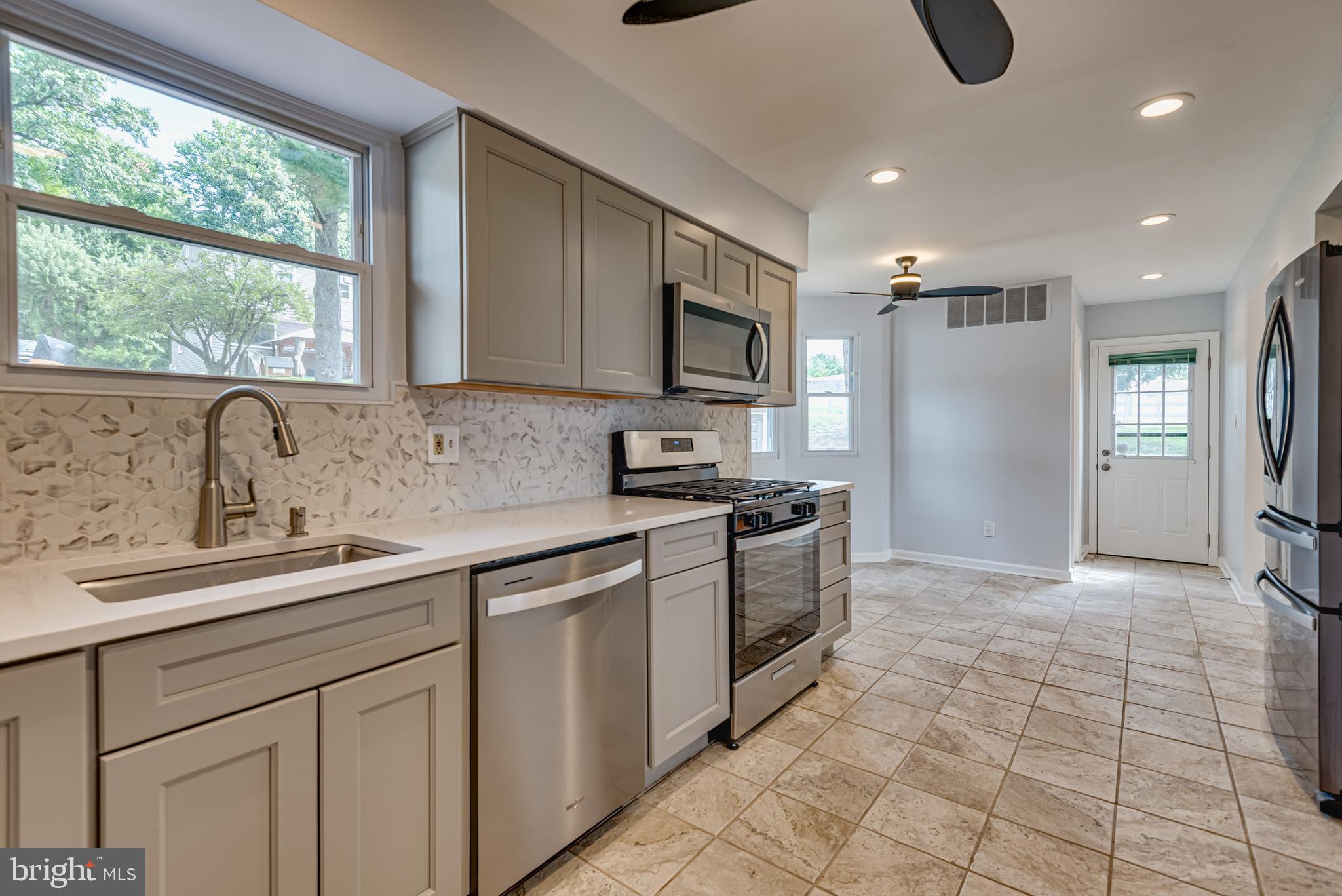 4 Newbridge COURT