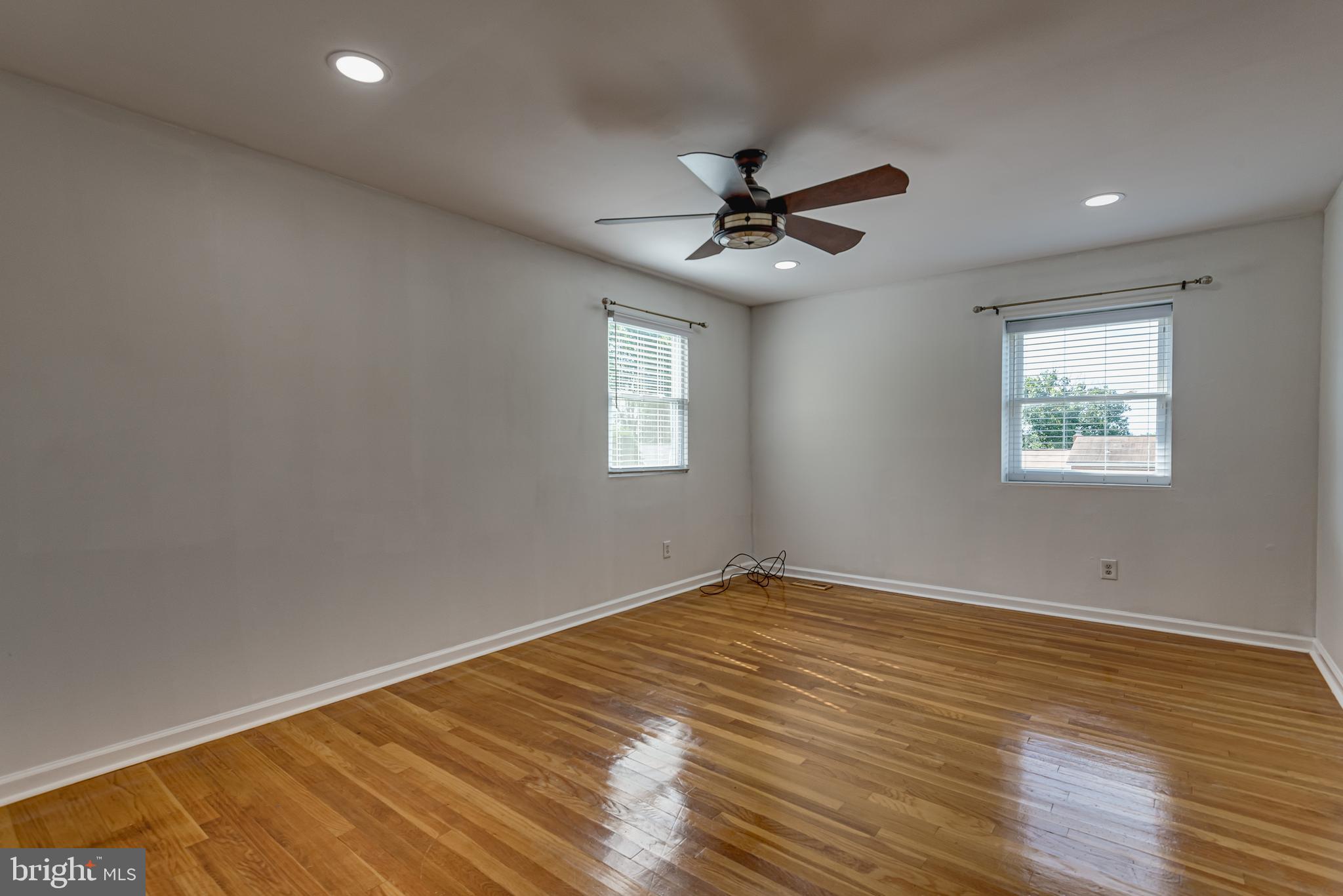 4 Newbridge COURT