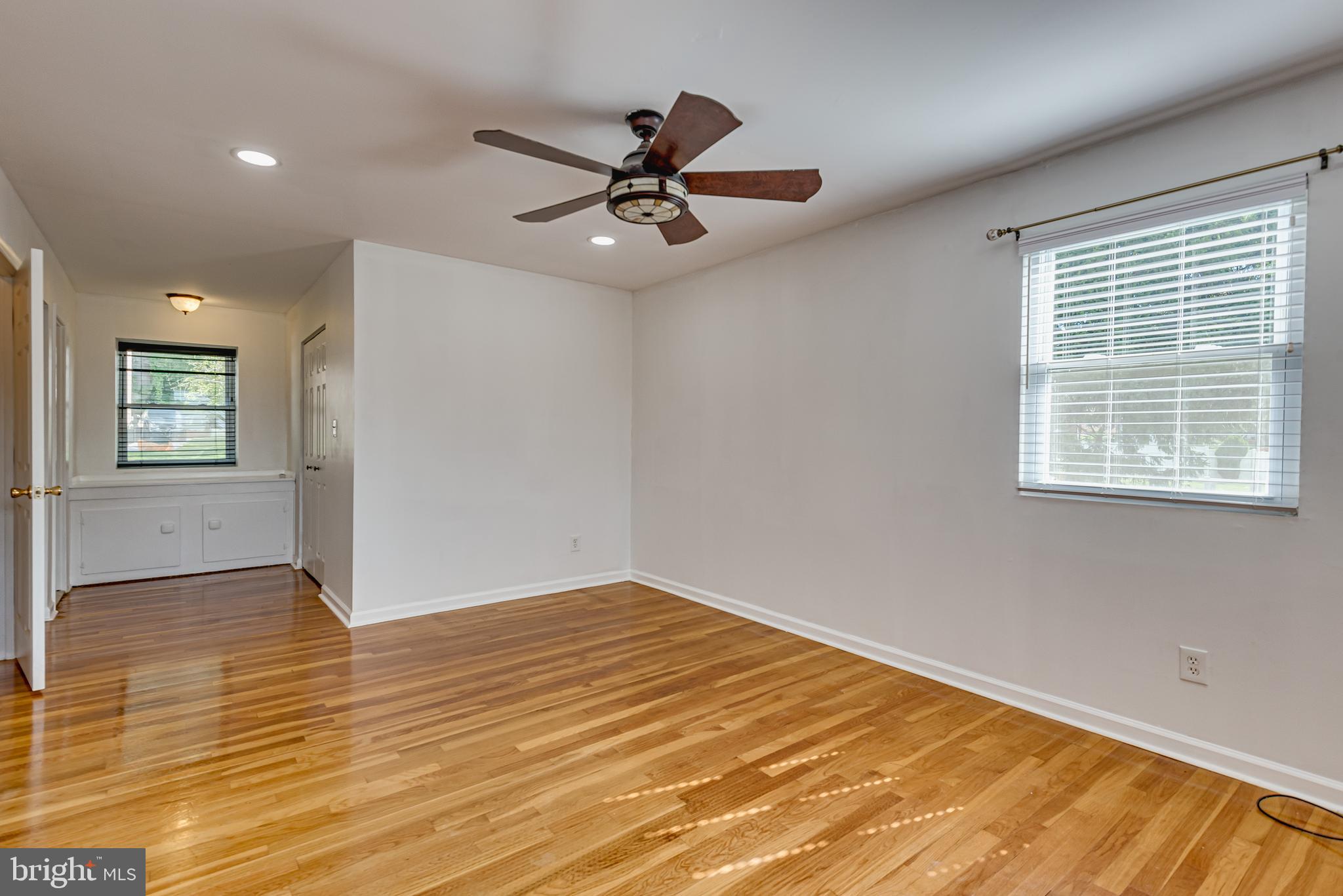 4 Newbridge COURT