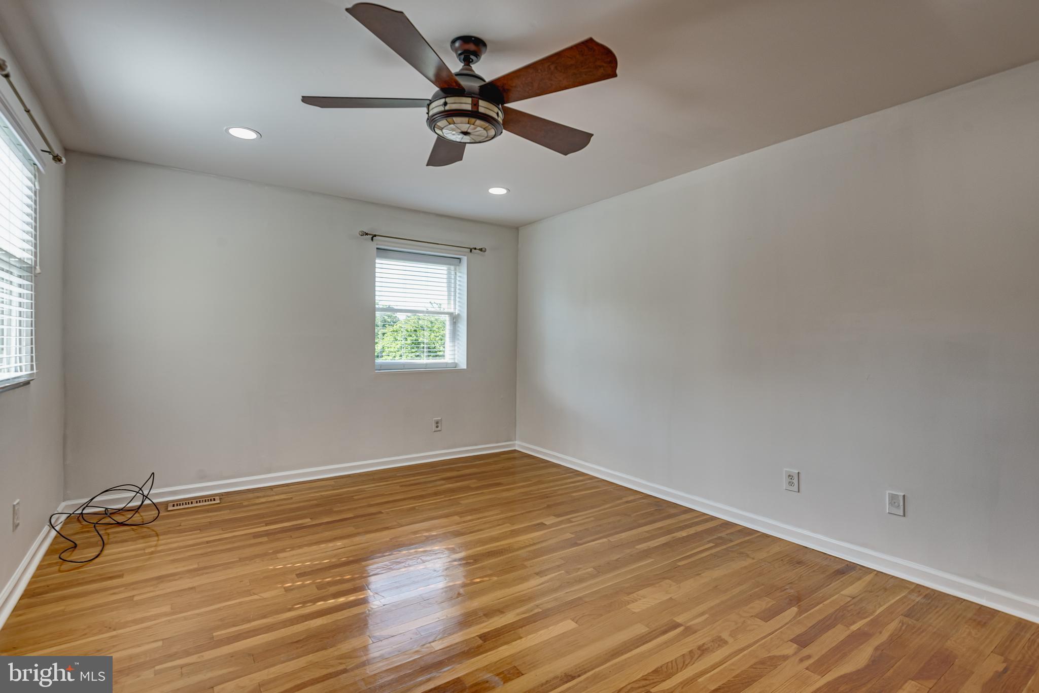 4 Newbridge COURT
