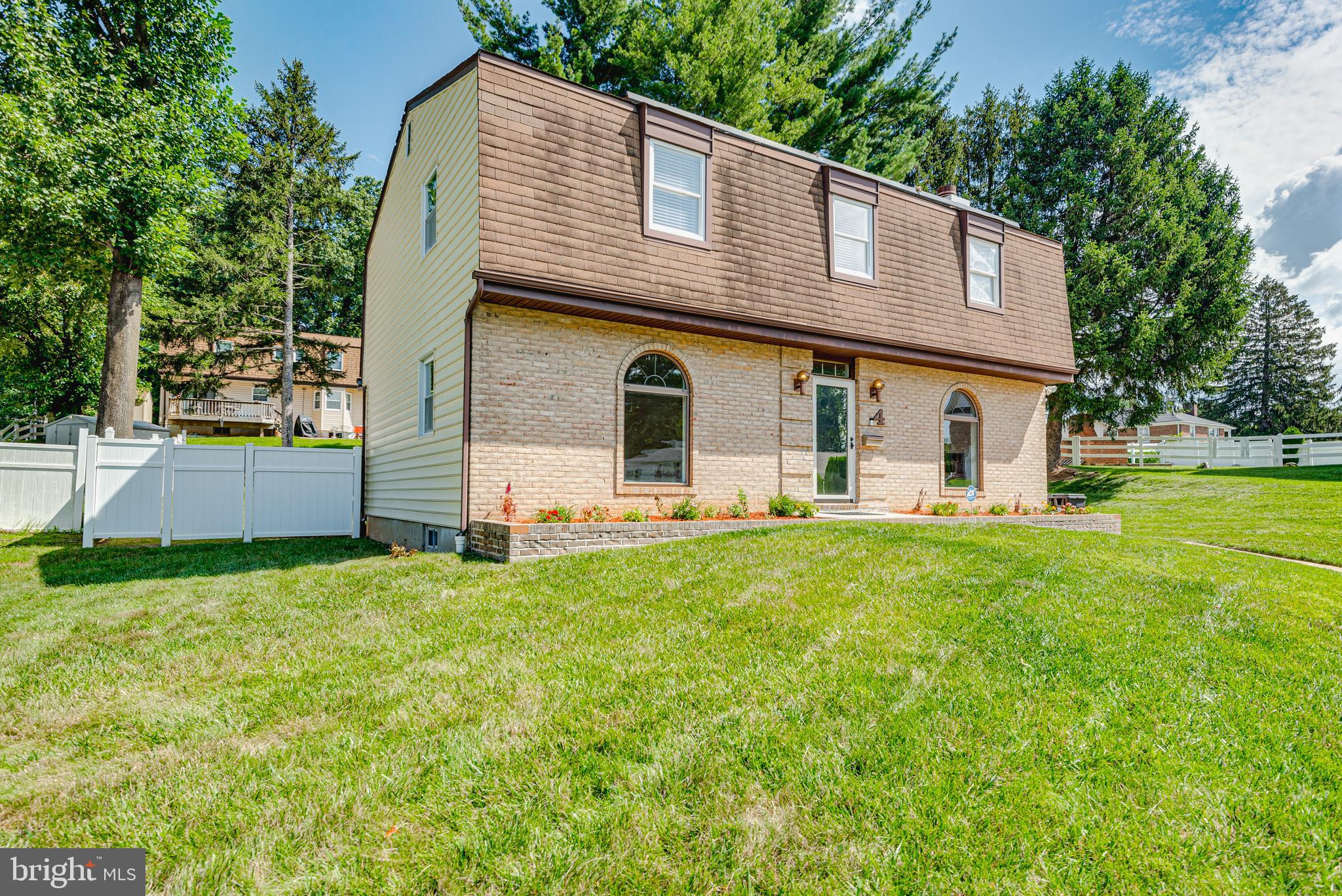 4 Newbridge COURT