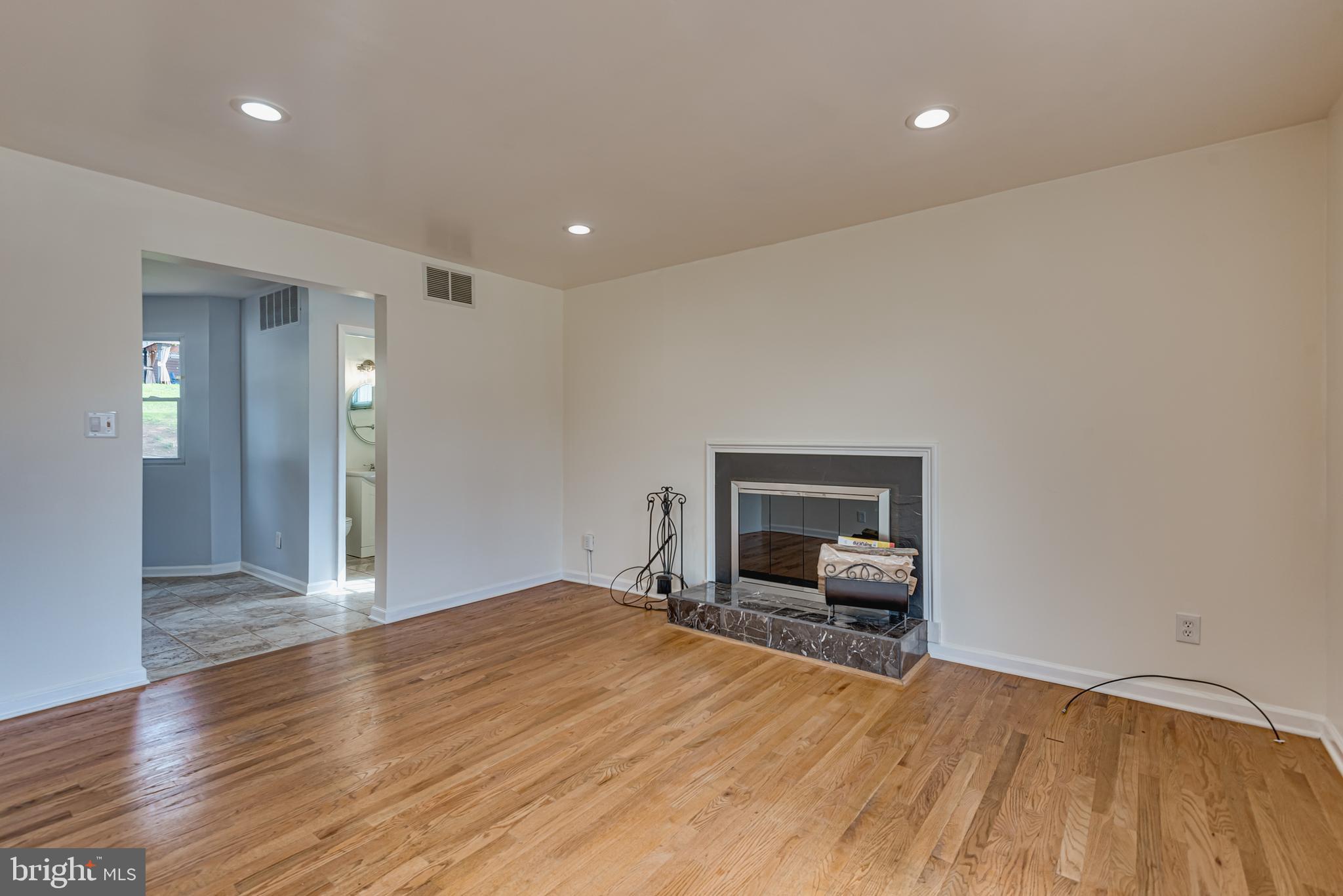 4 Newbridge COURT