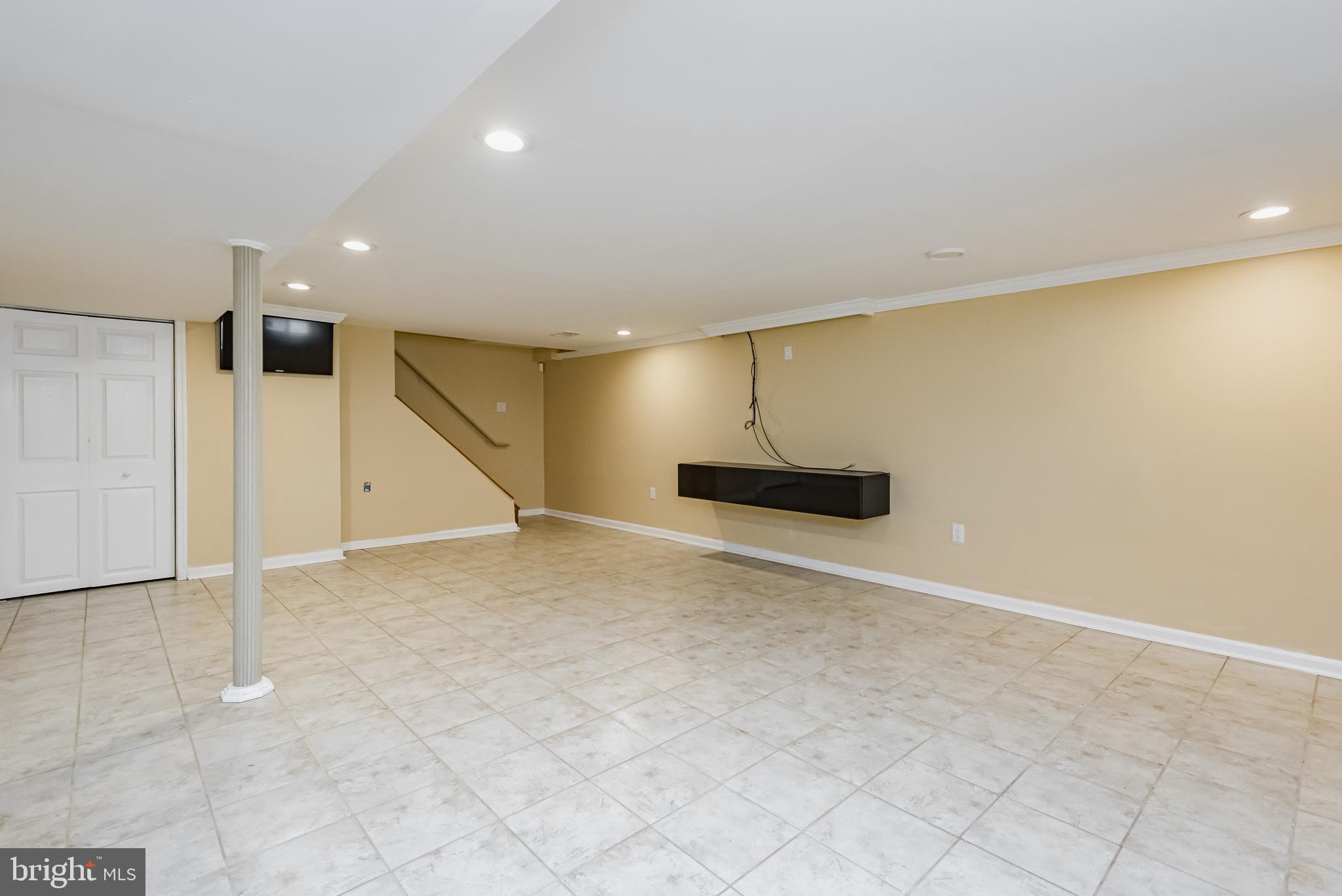 4 Newbridge COURT