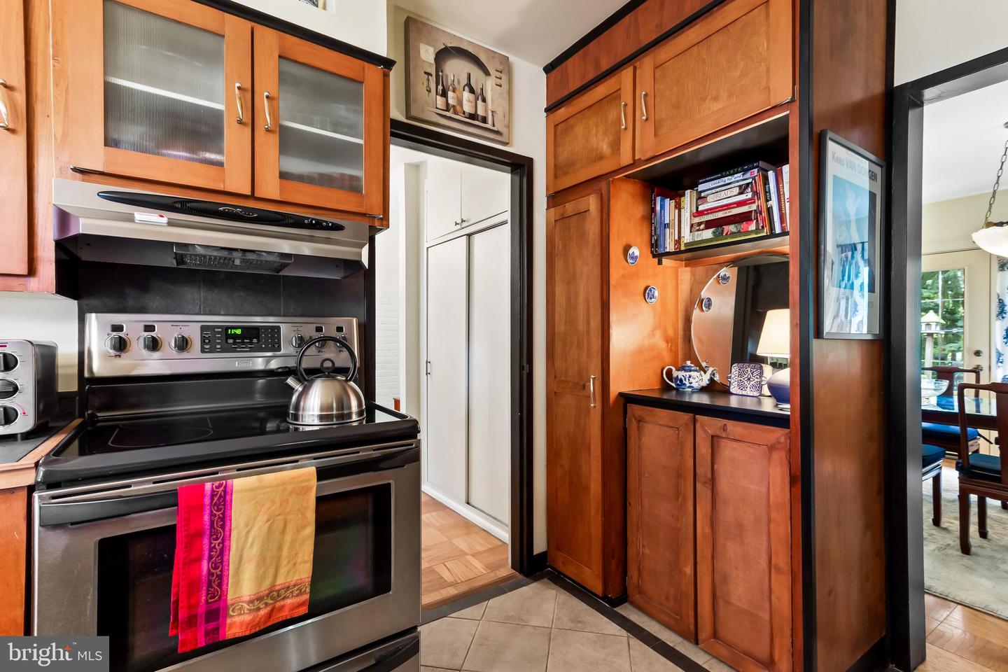 6003 Lakehurst DRIVE Unit: 4
