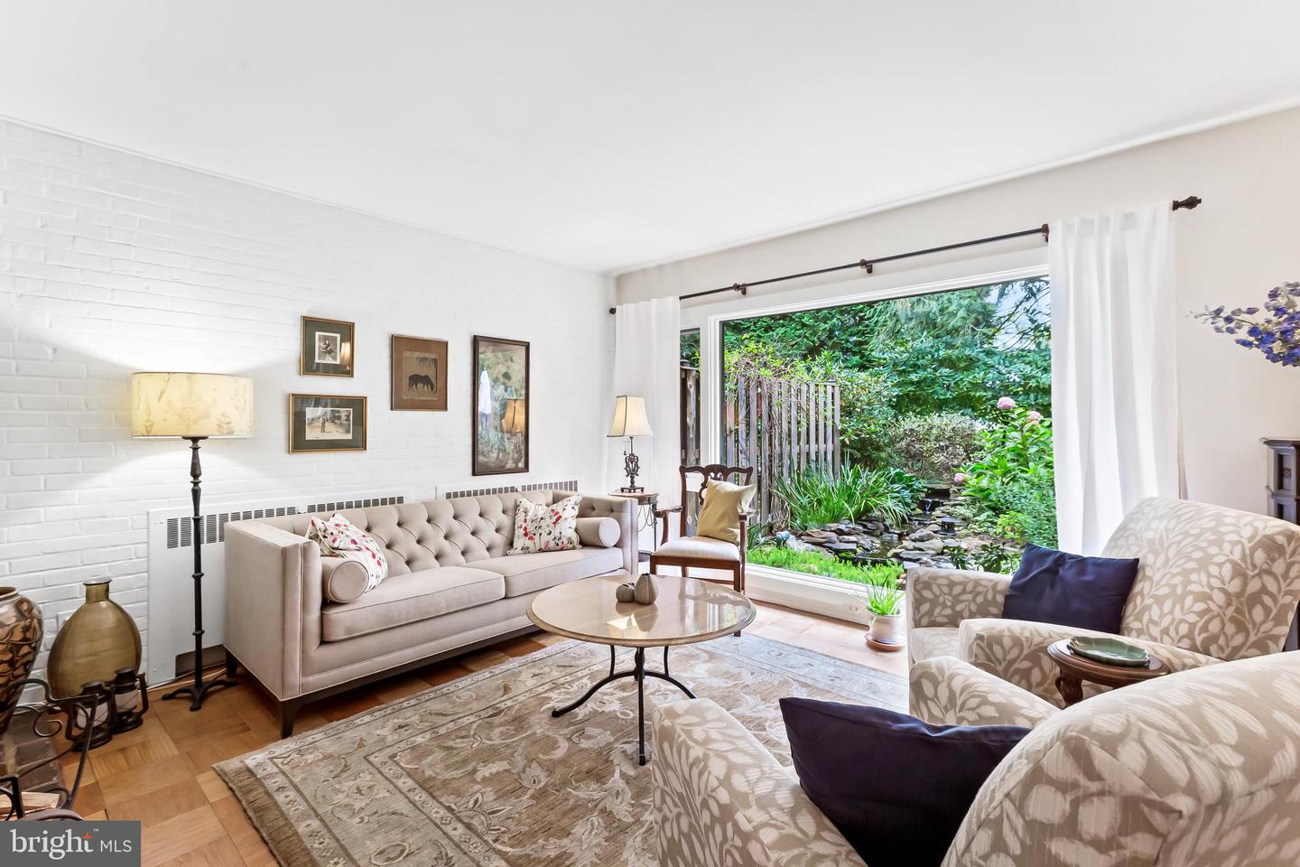 6003 Lakehurst DRIVE Unit: 4