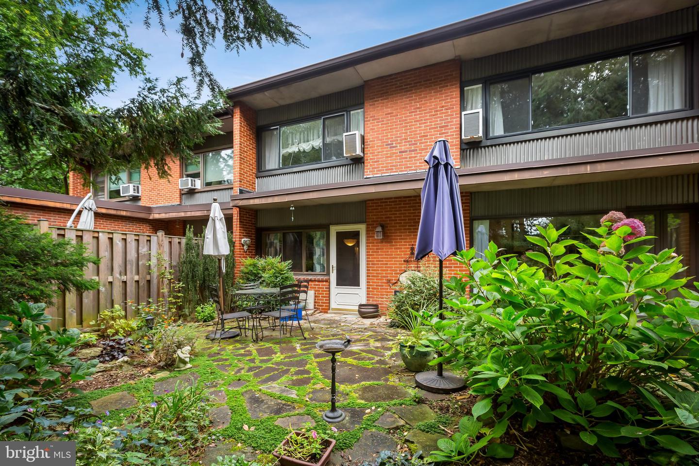 6003 Lakehurst DRIVE Unit: 4