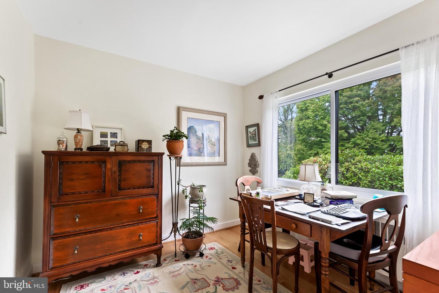 6003 Lakehurst DRIVE Unit: 4