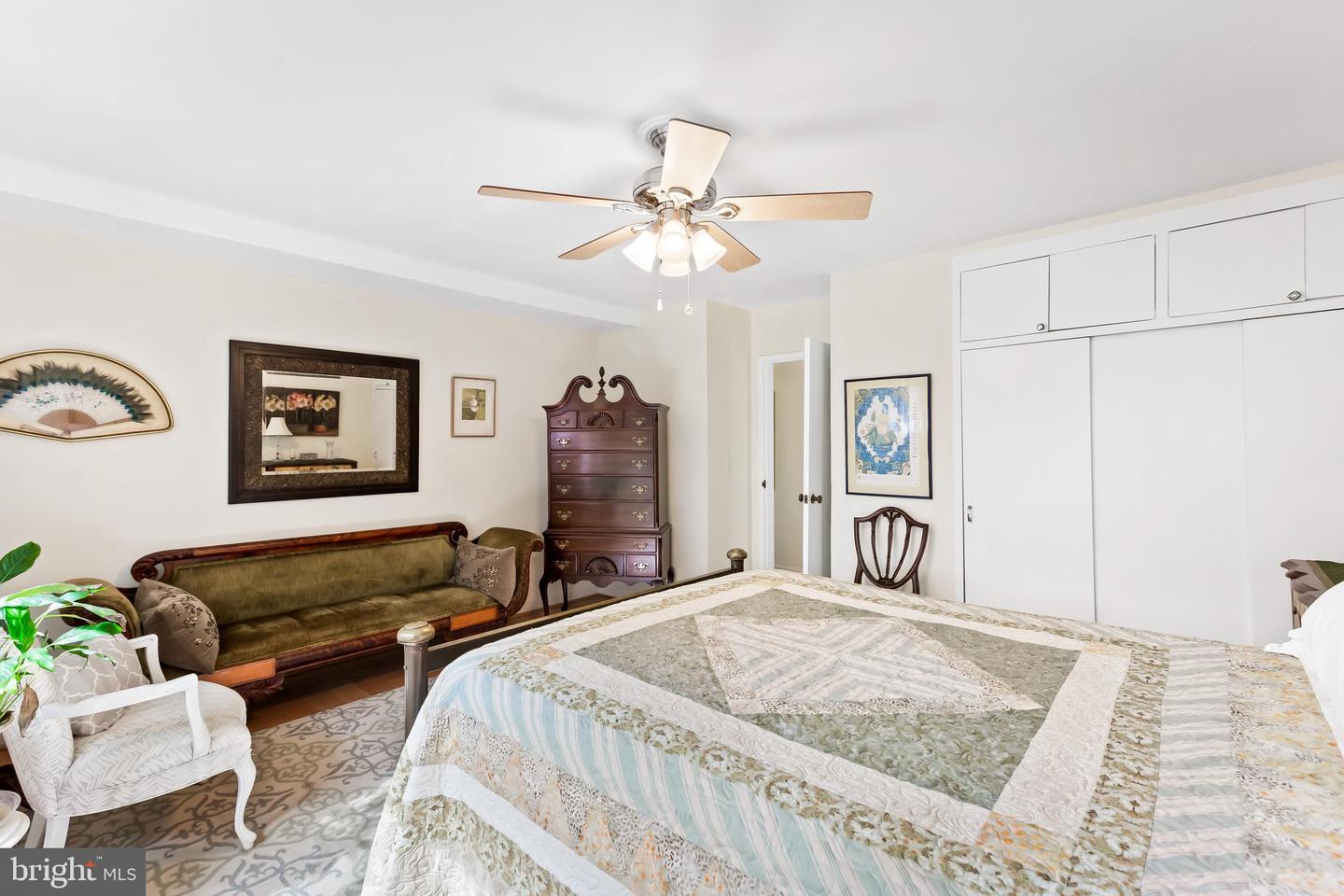 6003 Lakehurst DRIVE Unit: 4