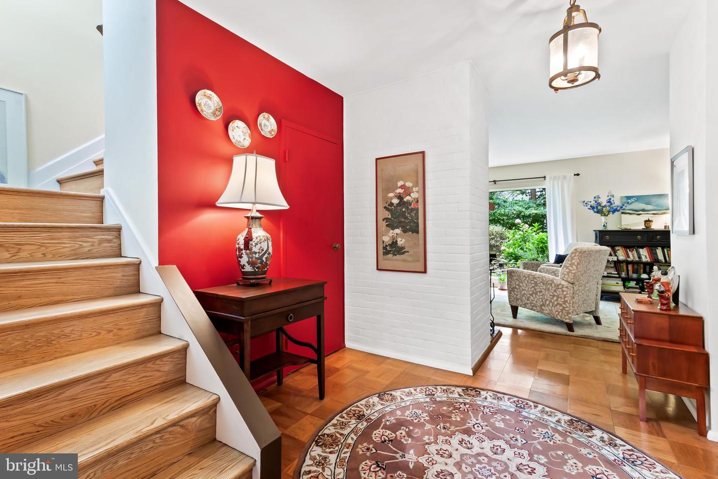 6003 Lakehurst DRIVE Unit: 4