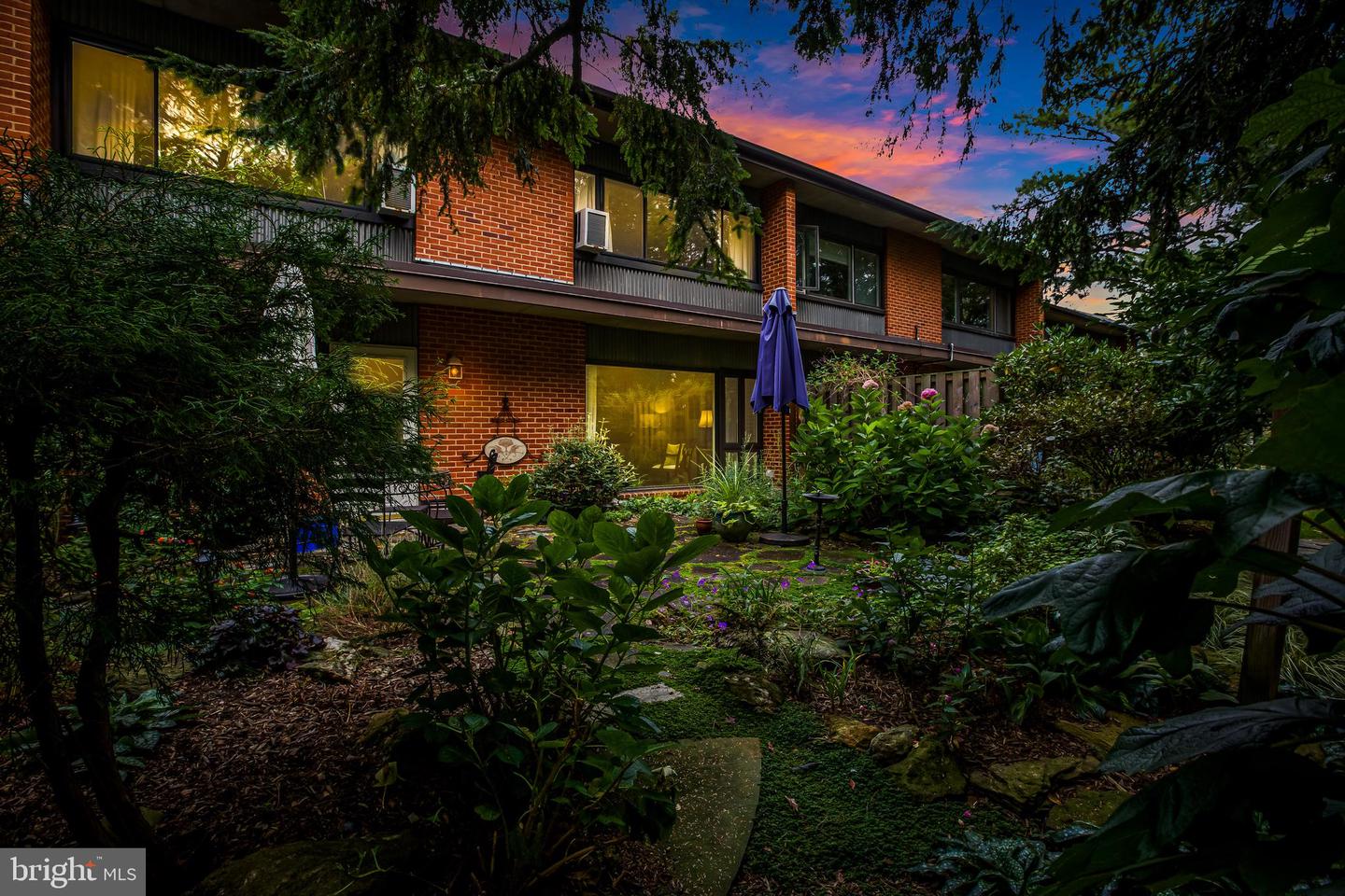 6003 Lakehurst DRIVE Unit: 4