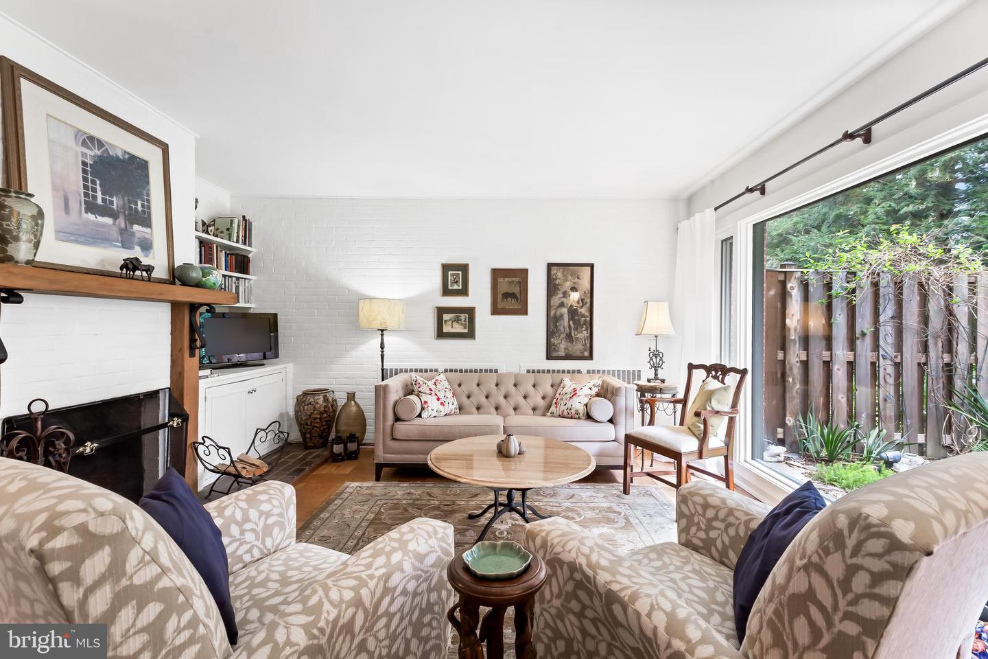 6003 Lakehurst DRIVE Unit: 4