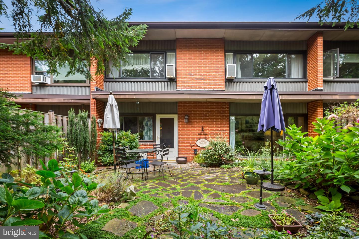 6003 Lakehurst DRIVE Unit: 4