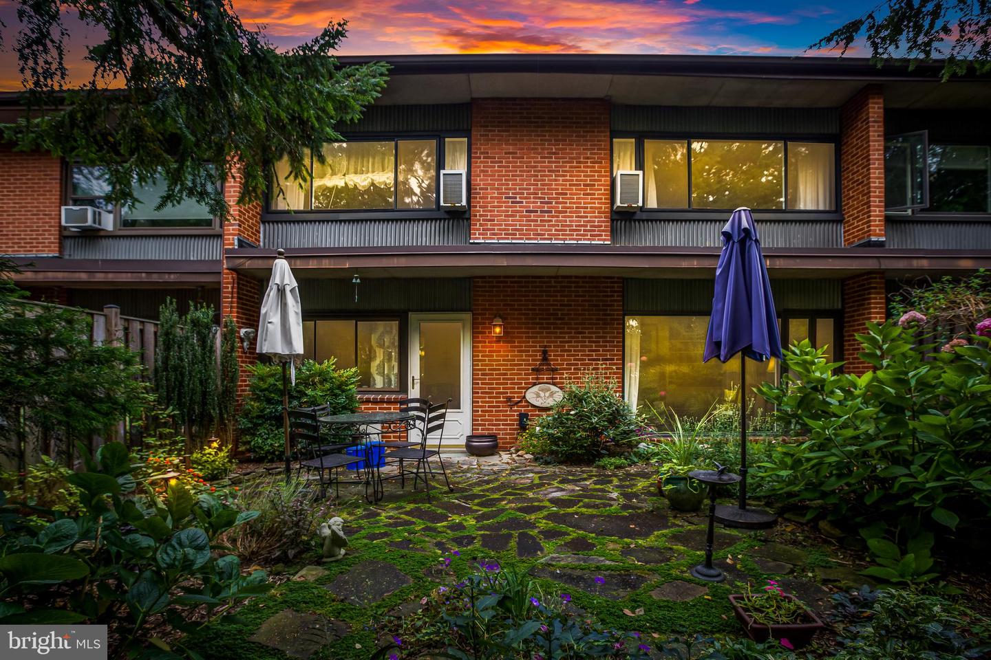 6003 Lakehurst DRIVE Unit: 4