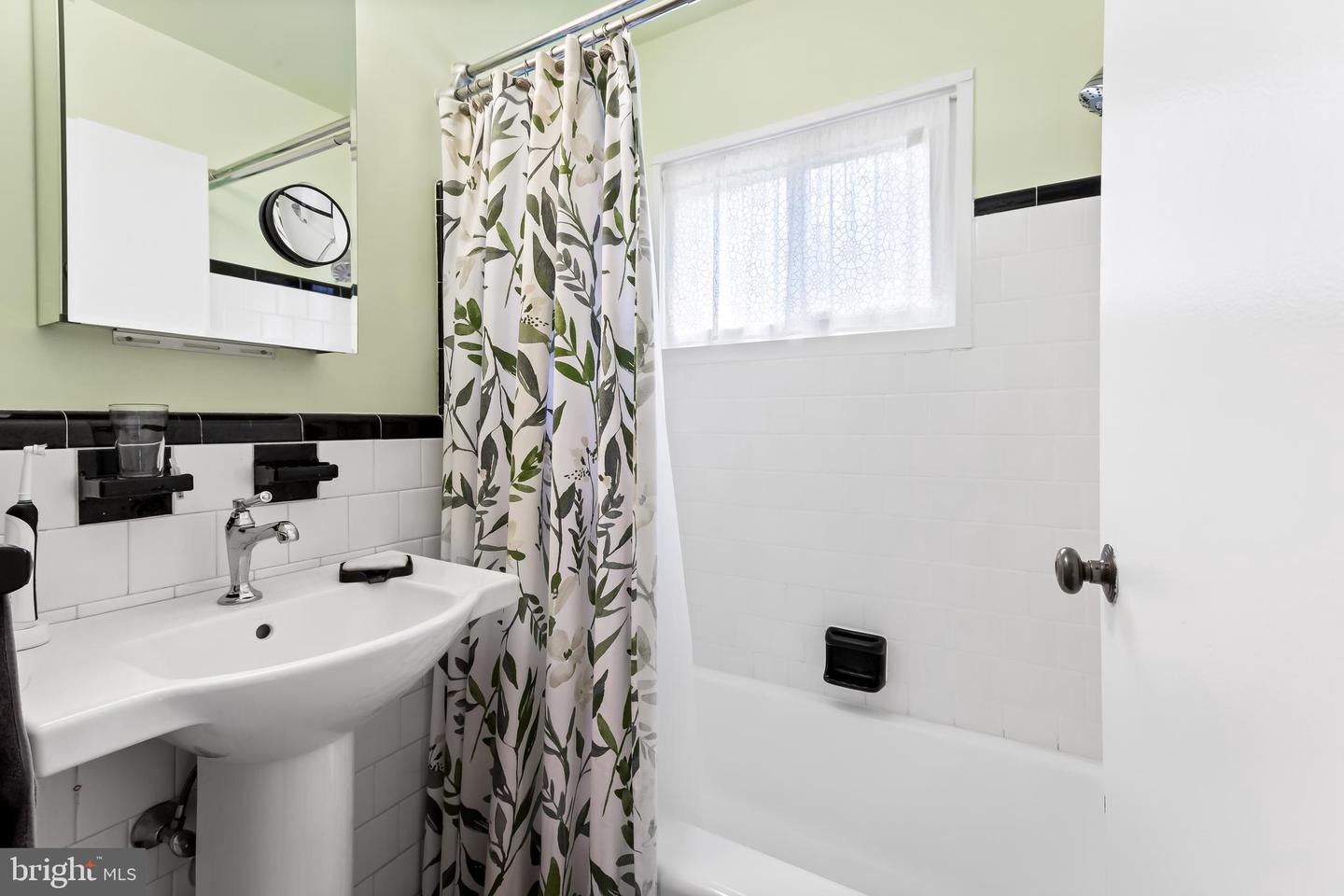 6003 Lakehurst DRIVE Unit: 4