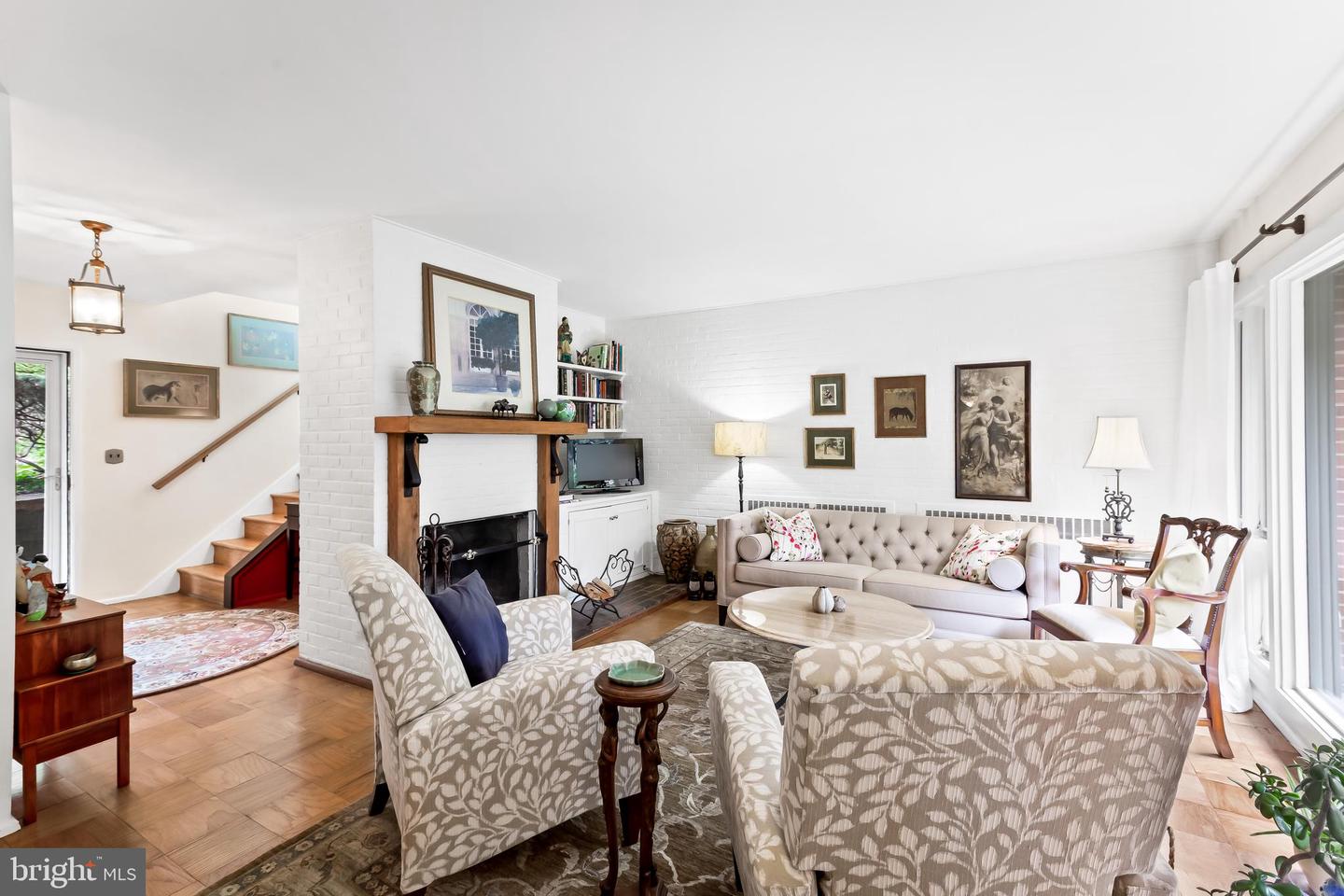 6003 Lakehurst DRIVE Unit: 4