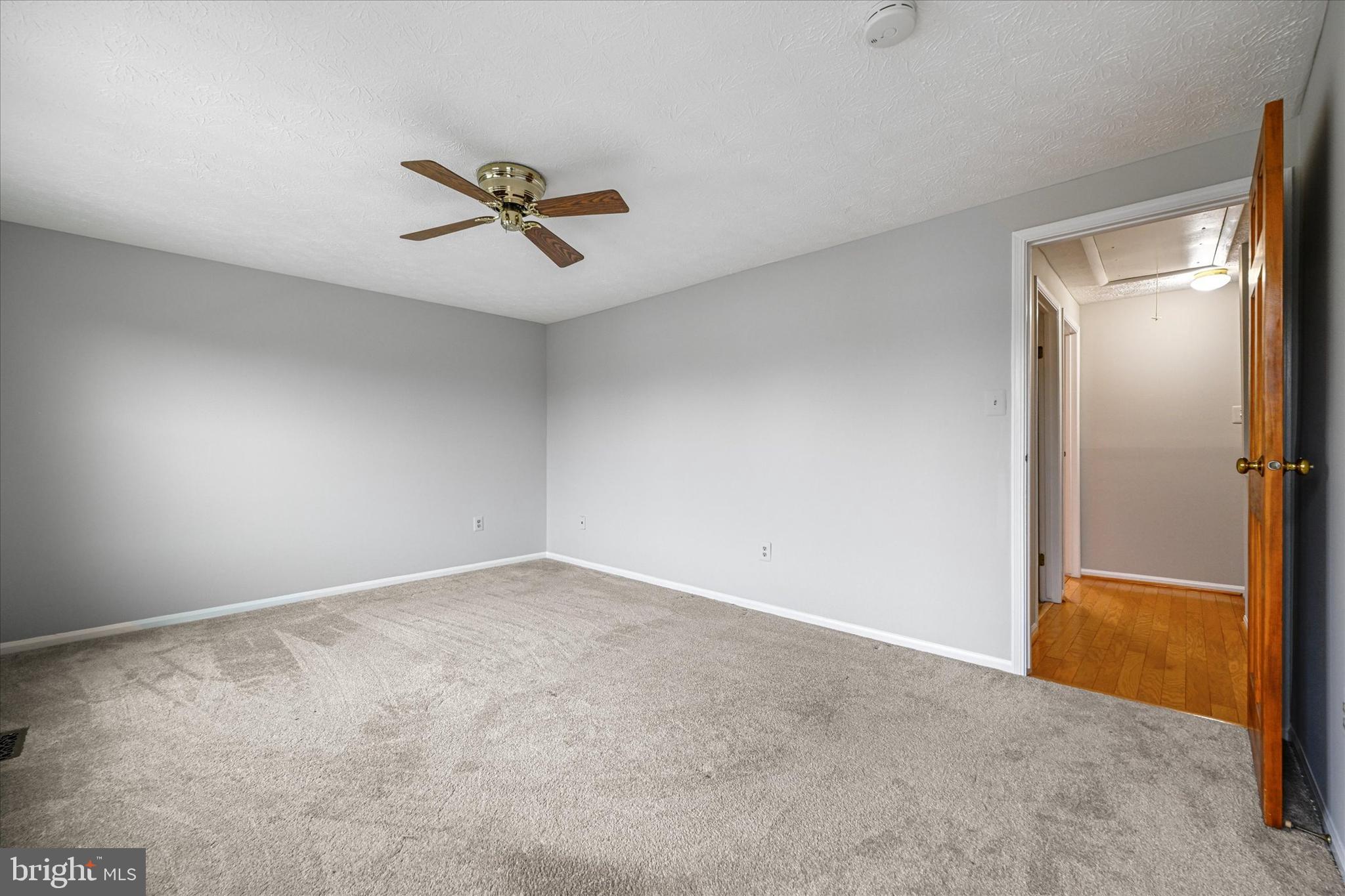 29 Rader COURT