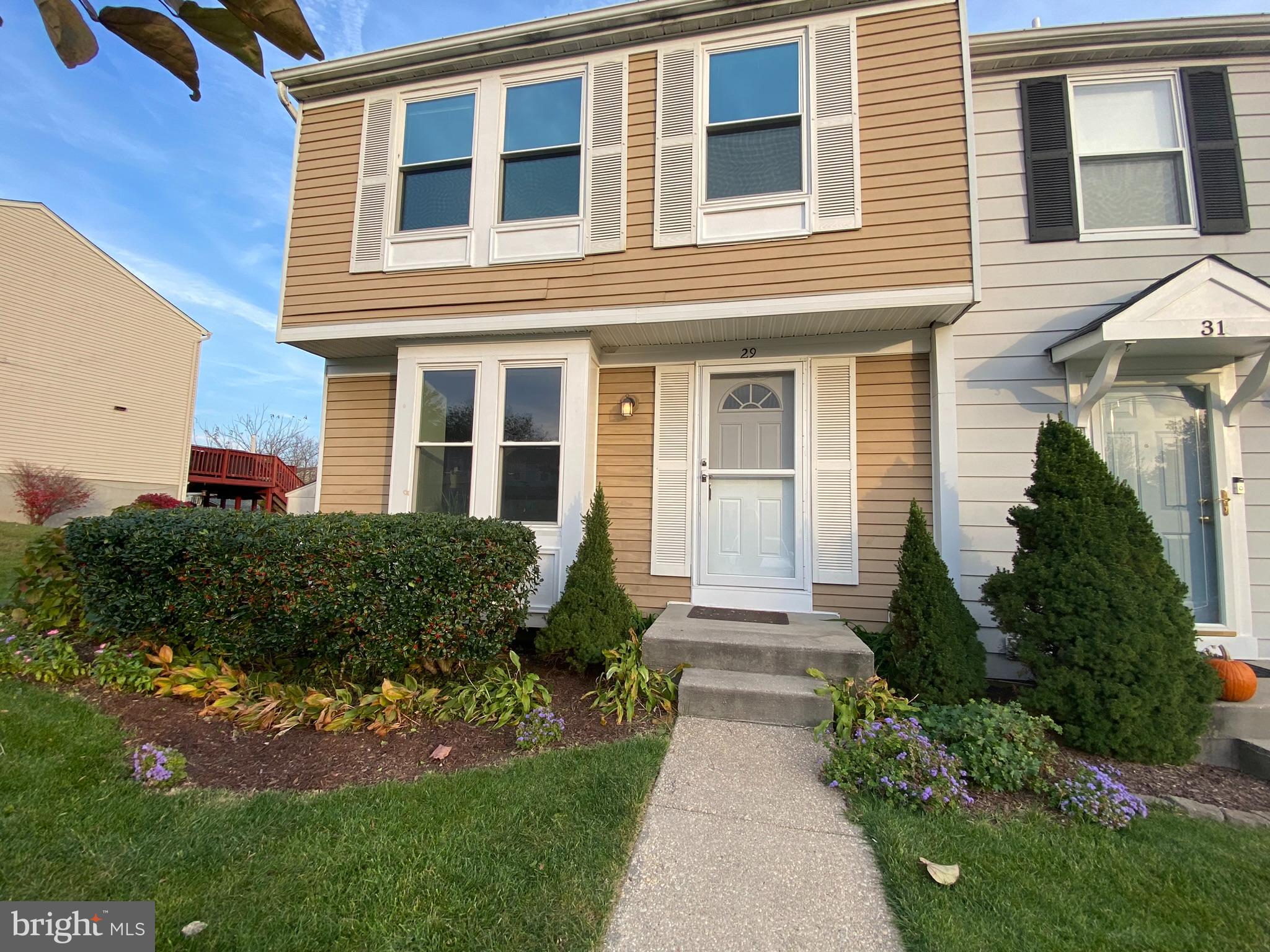 29 Rader COURT