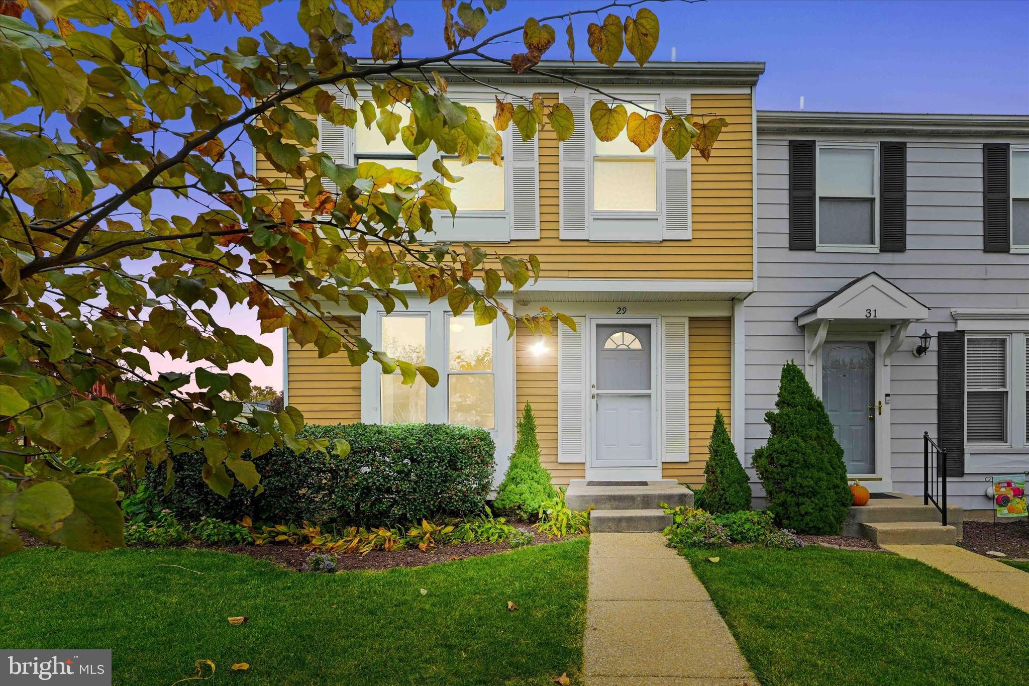 29 Rader COURT