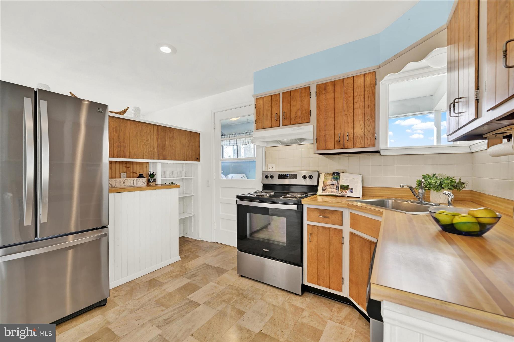 606 Fairway DRIVE