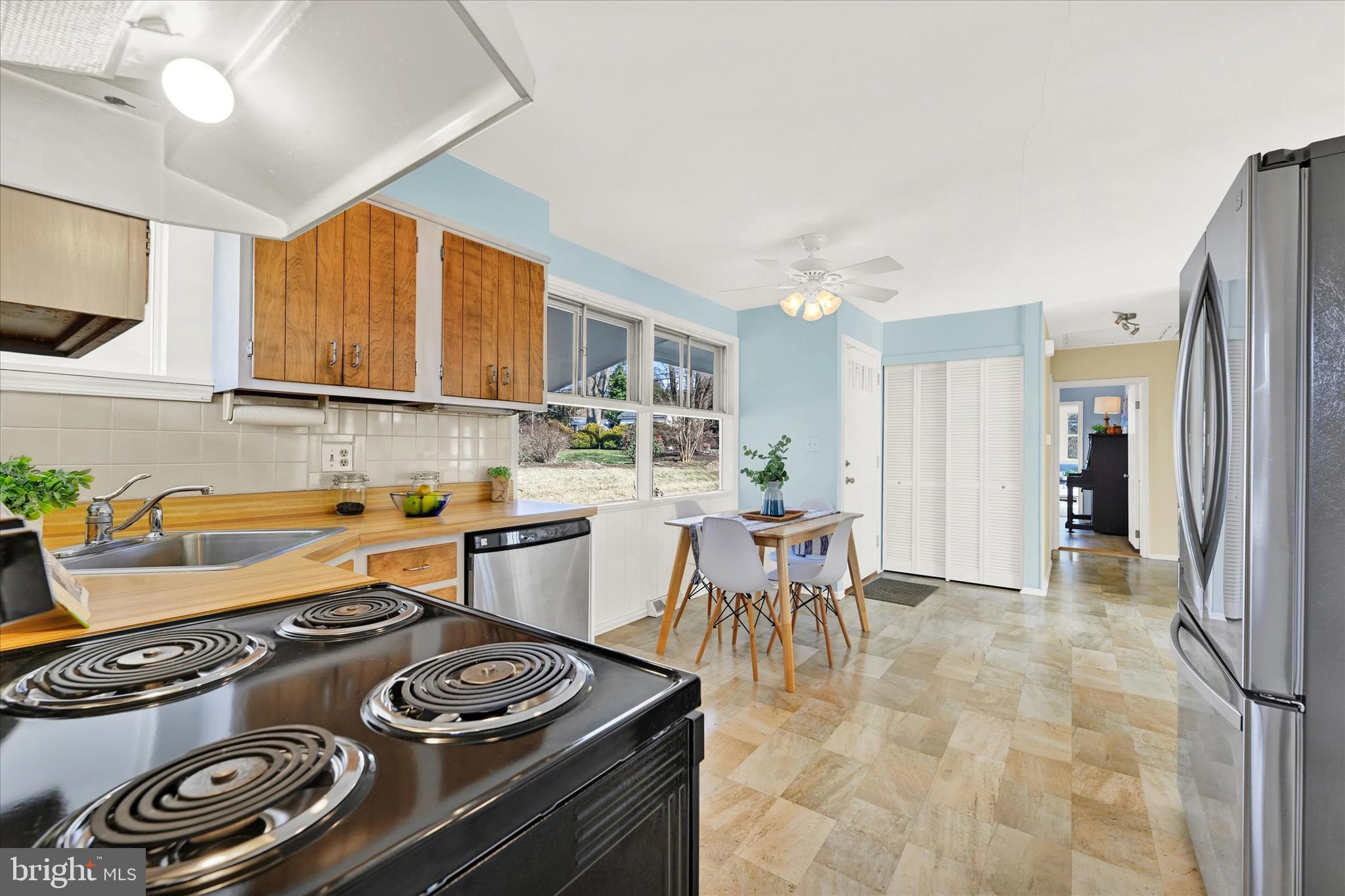 606 Fairway DRIVE