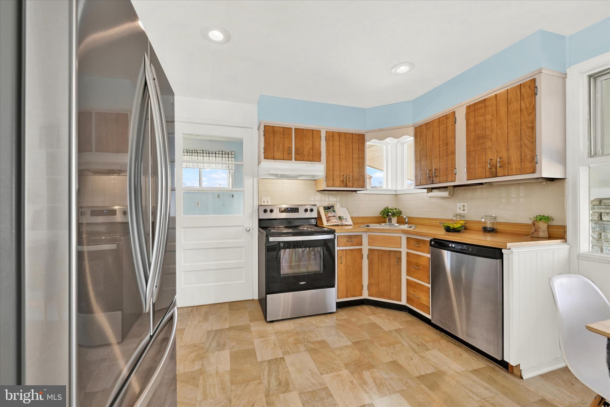 606 Fairway DRIVE