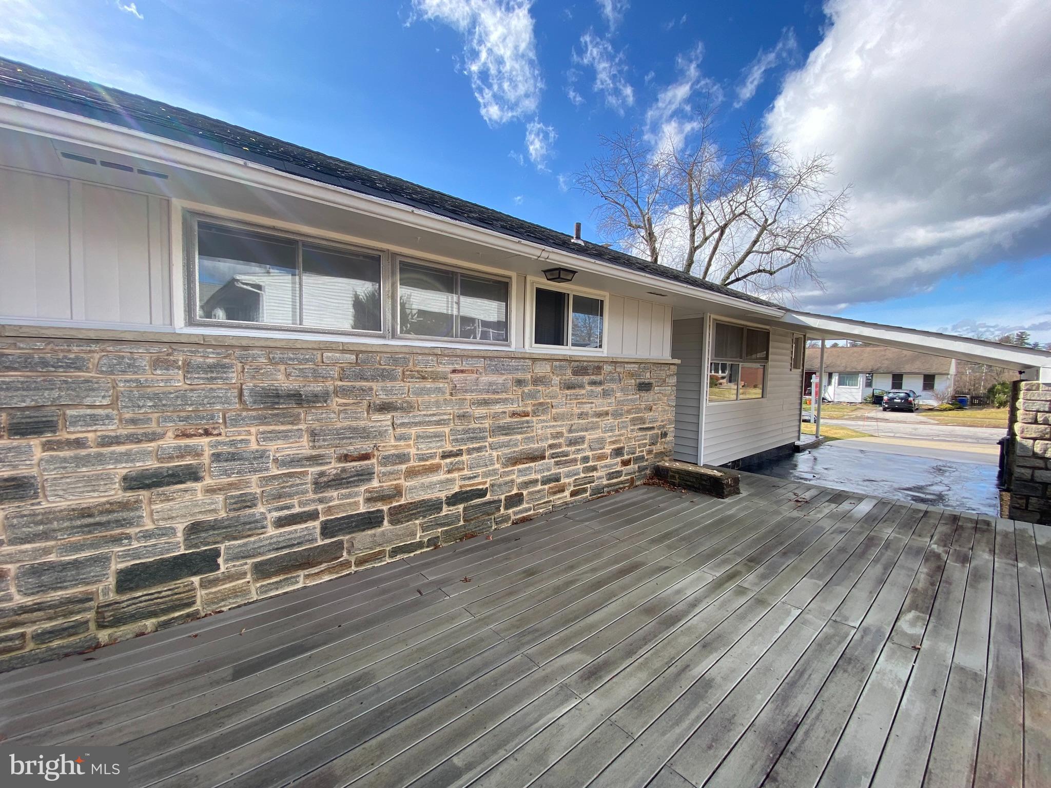 606 Fairway DRIVE