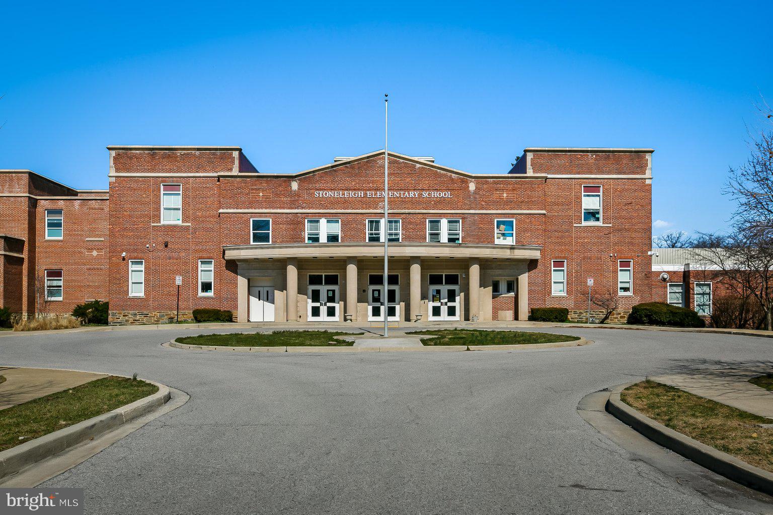 606 Fairway DRIVE