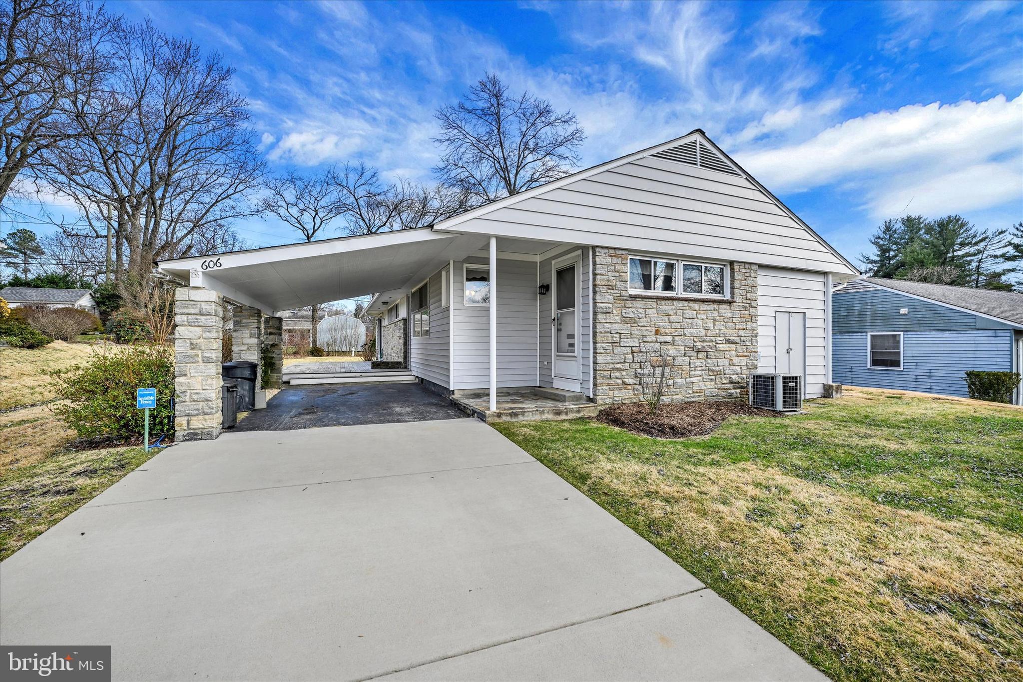 606 Fairway DRIVE