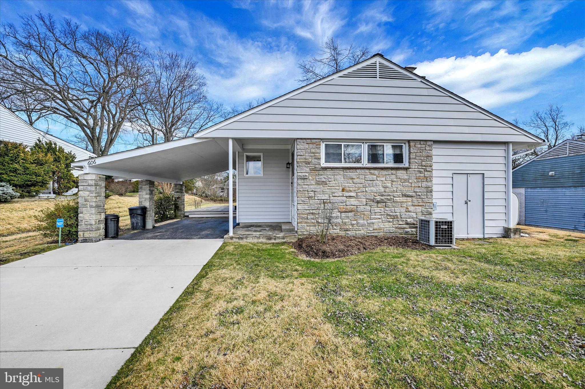 606 Fairway DRIVE