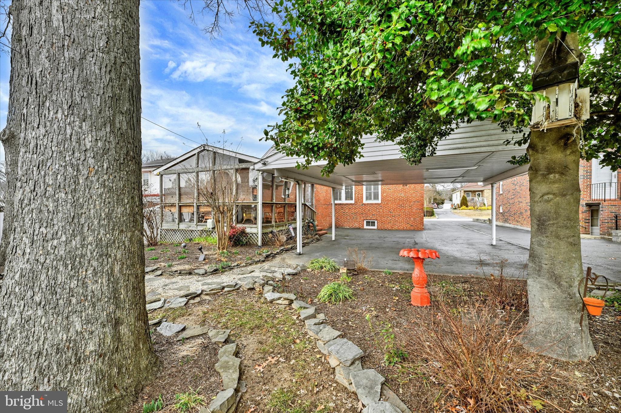 823 Dorsey Avenue