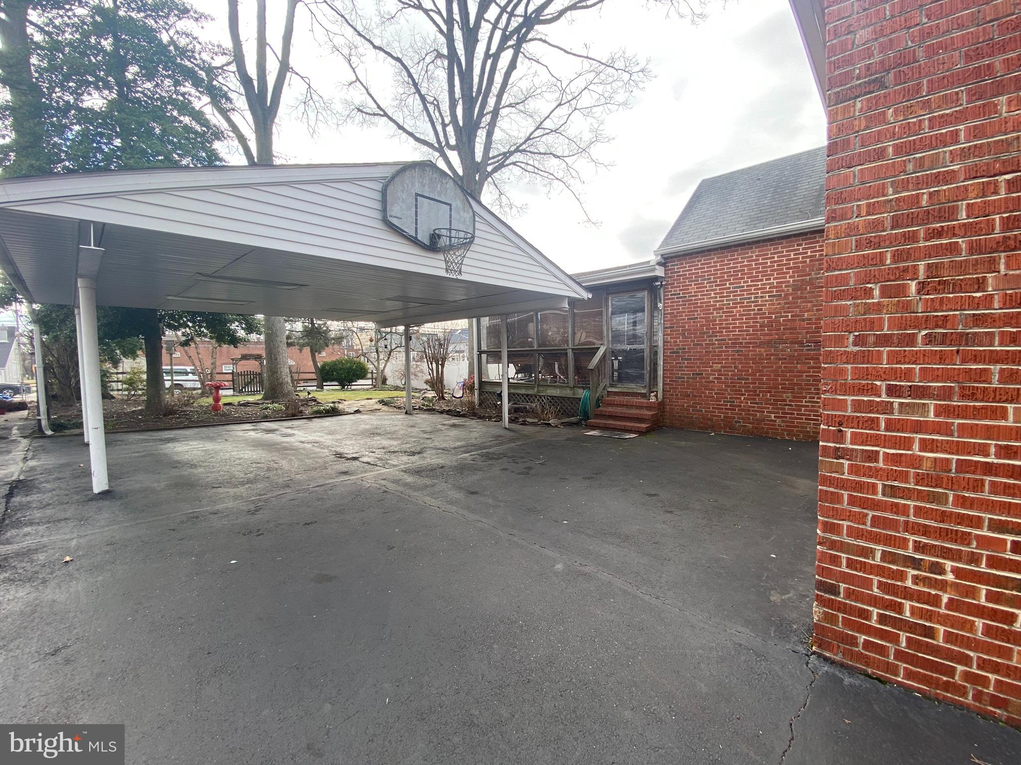 823 Dorsey Avenue