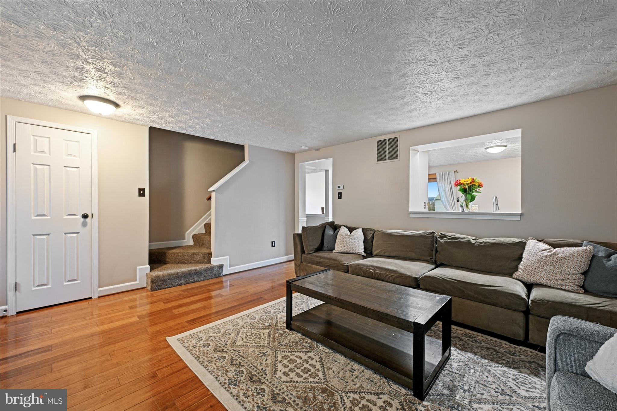 19 Rader Ct