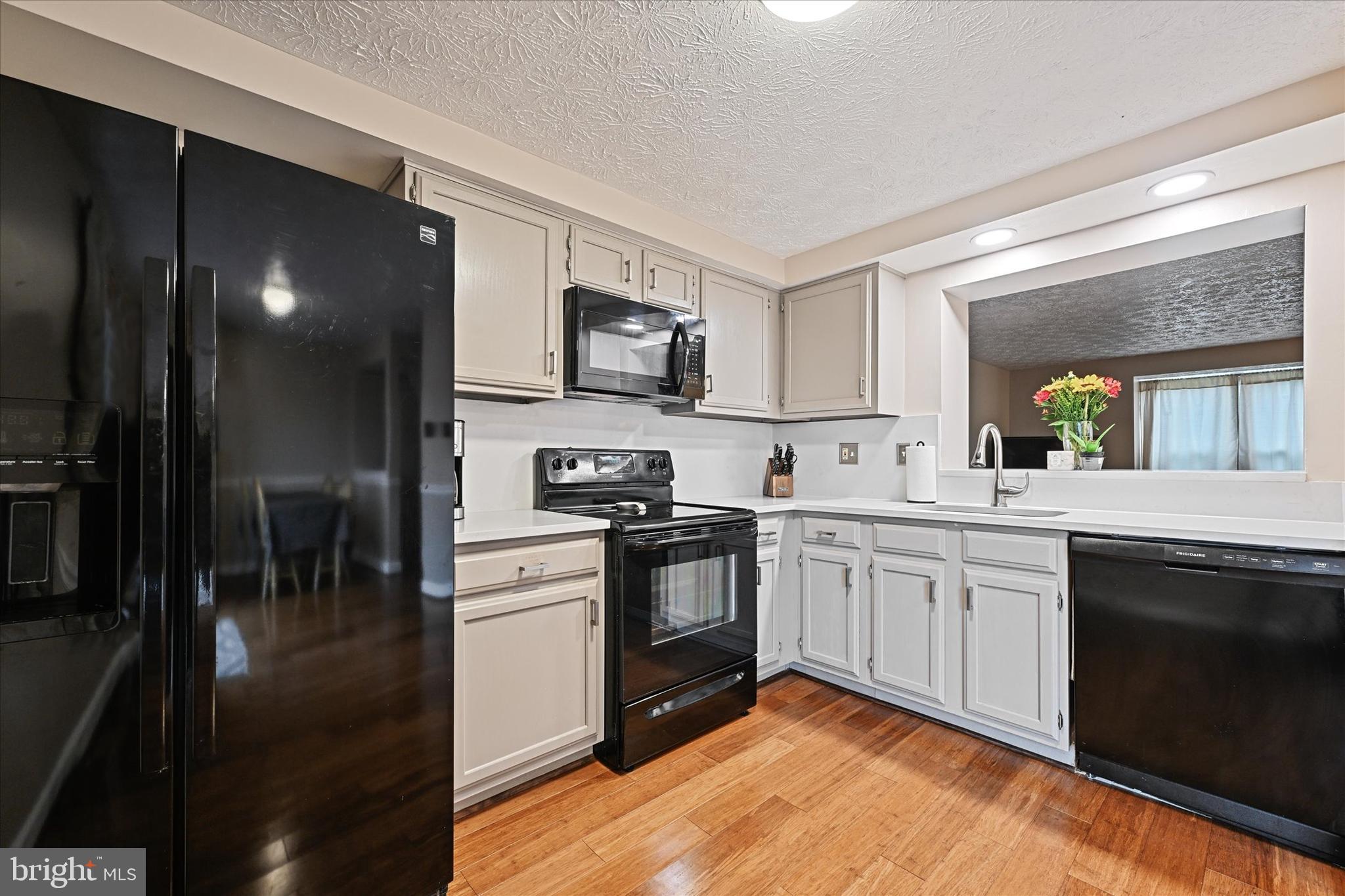 19 Rader Ct