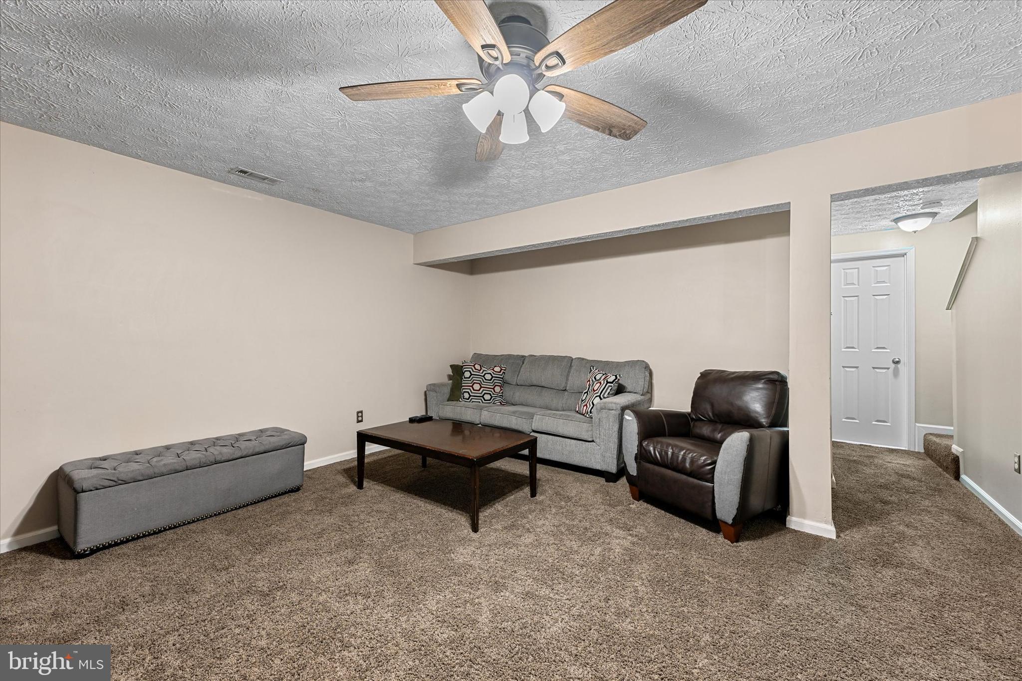 19 Rader Ct