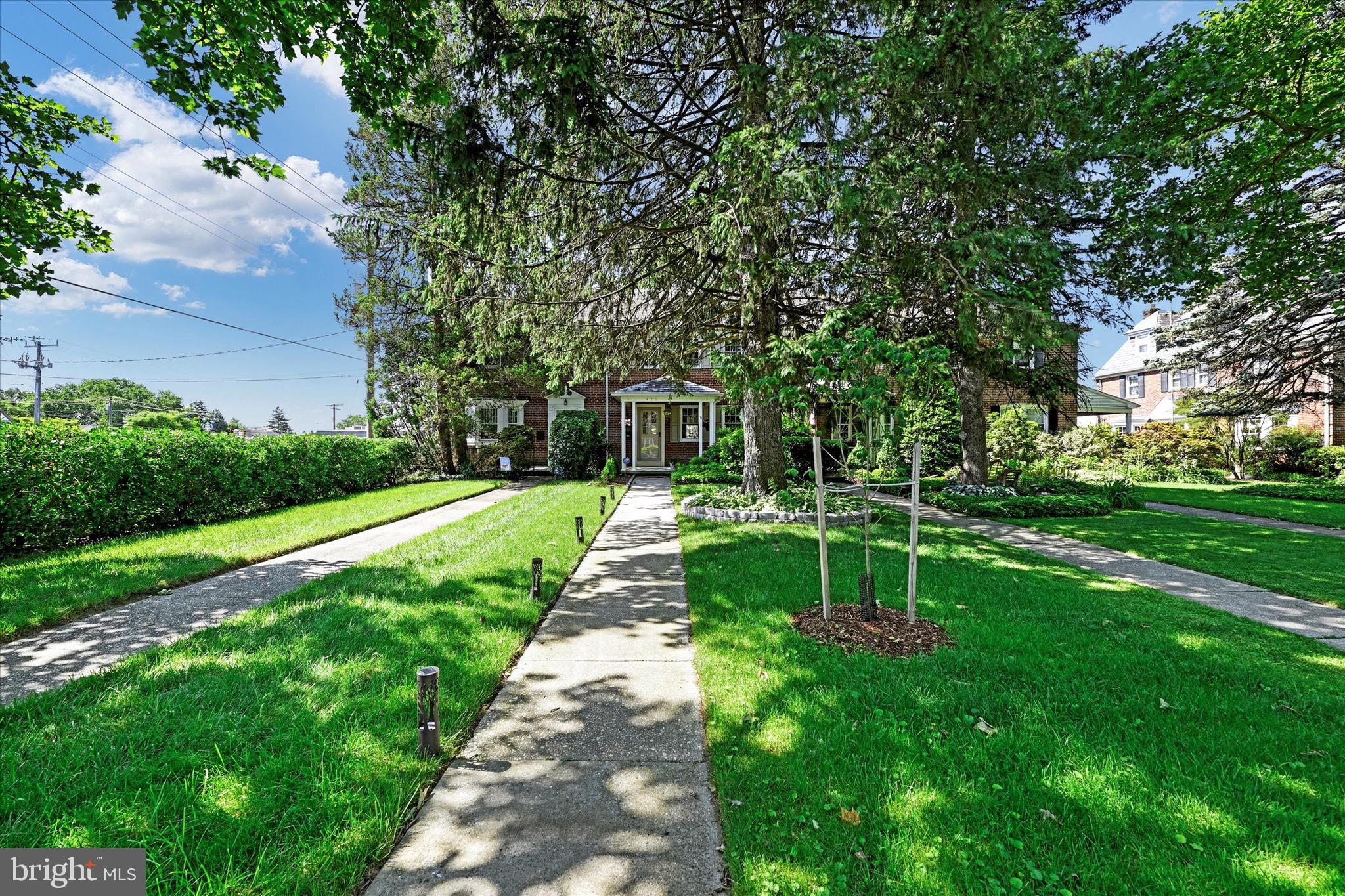 425 Dumbarton Rd