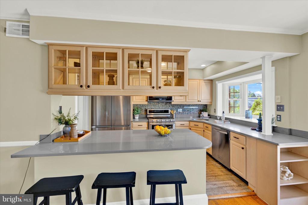 425 Dumbarton Rd