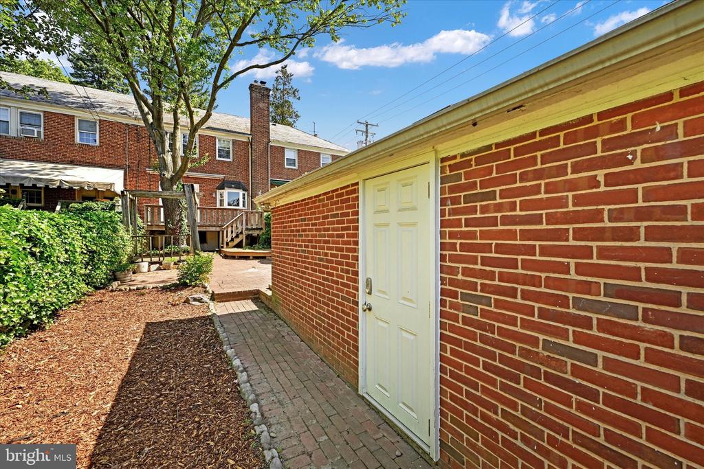 425 Dumbarton Rd